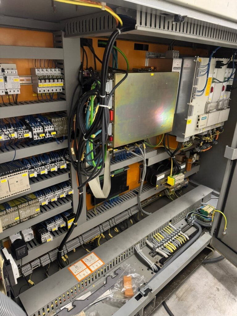 Used Deckel Maho DMU 80 T I Vertical Machining Center I 1997