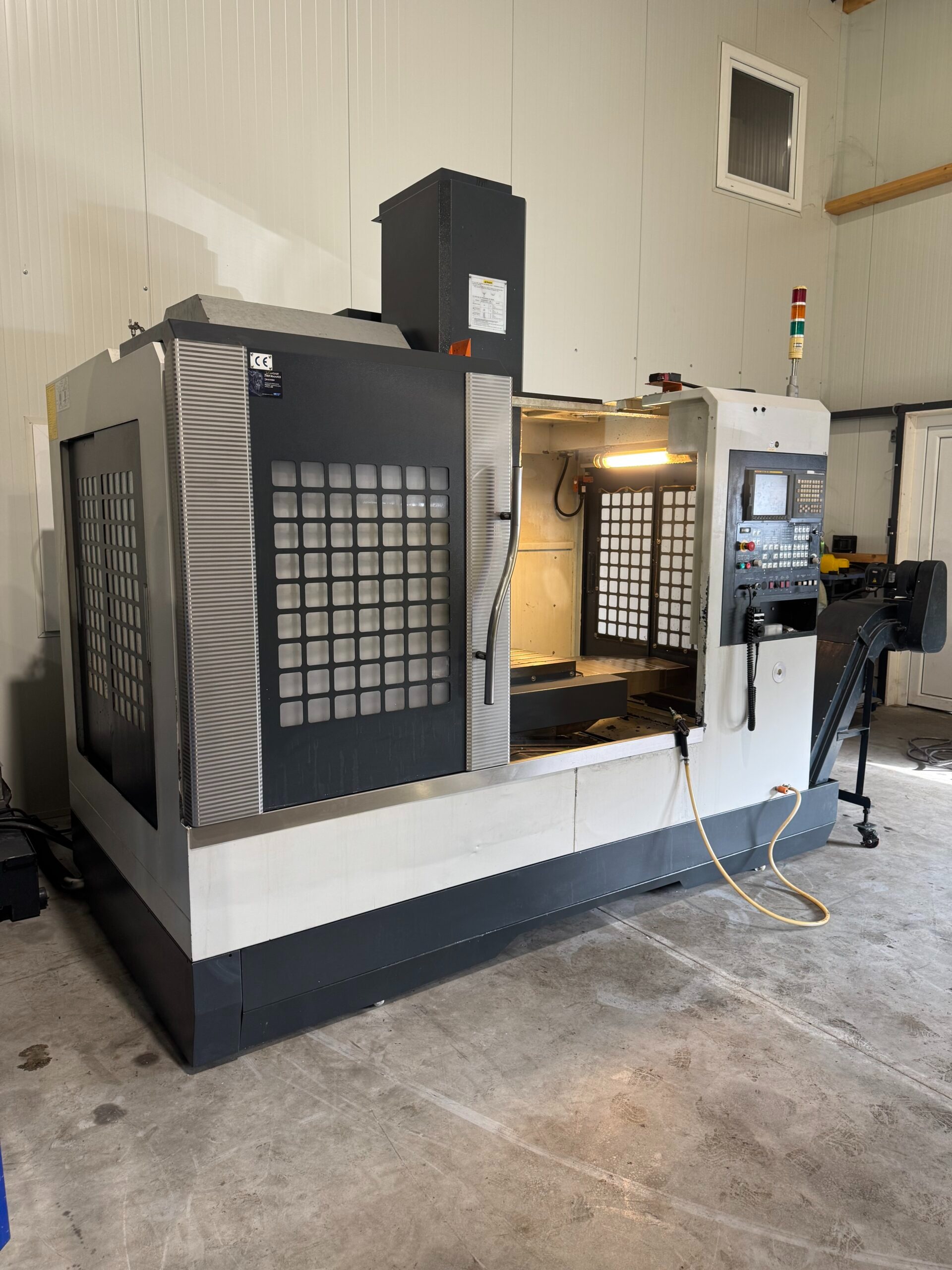Used FEELER QM-40SA I CNC Milling Machine I 2007