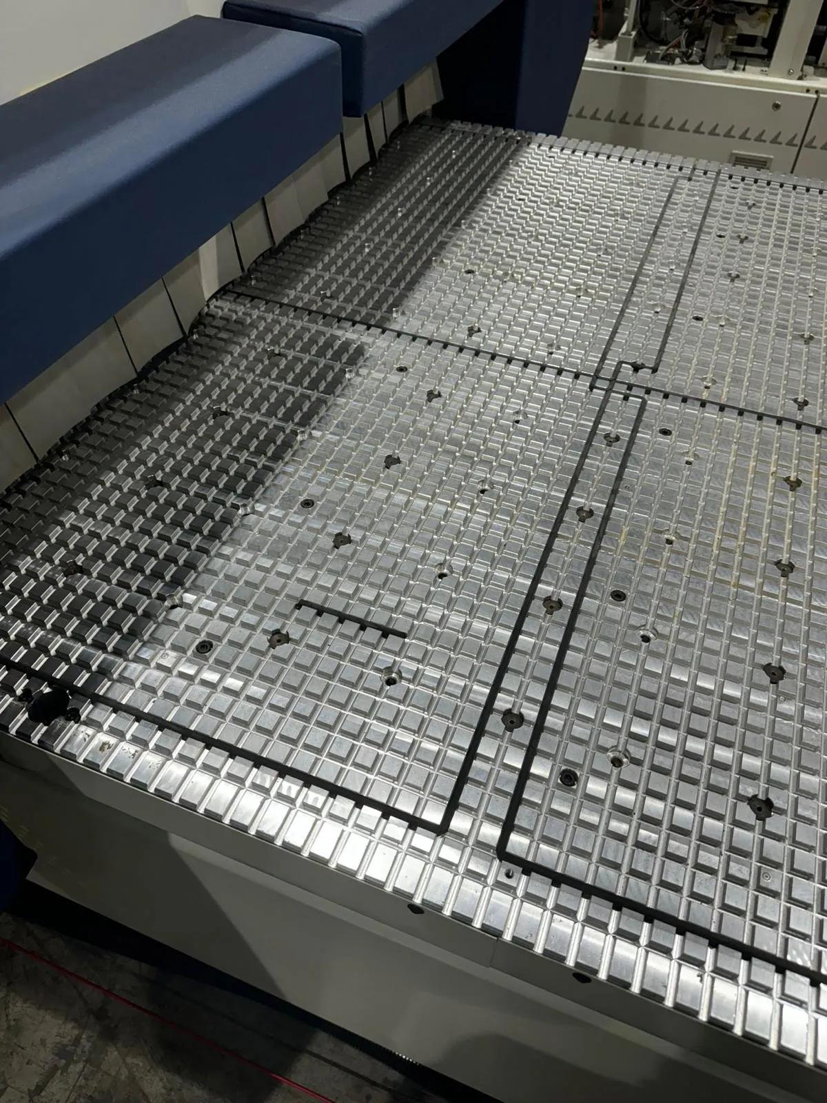 Usado Centro de Mecanizado CNC SCM Morbidelli N100 I