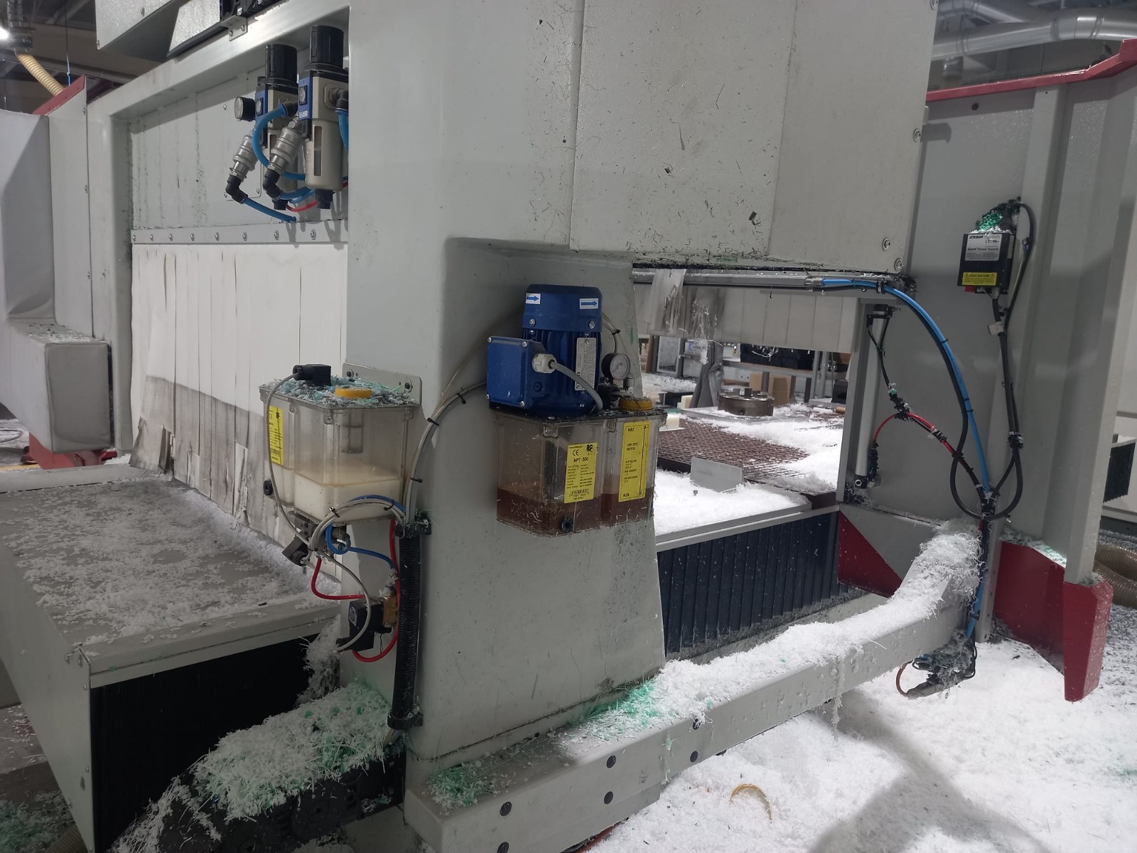 Used Cosmec Conquest 255 5A I CNC Machining Center