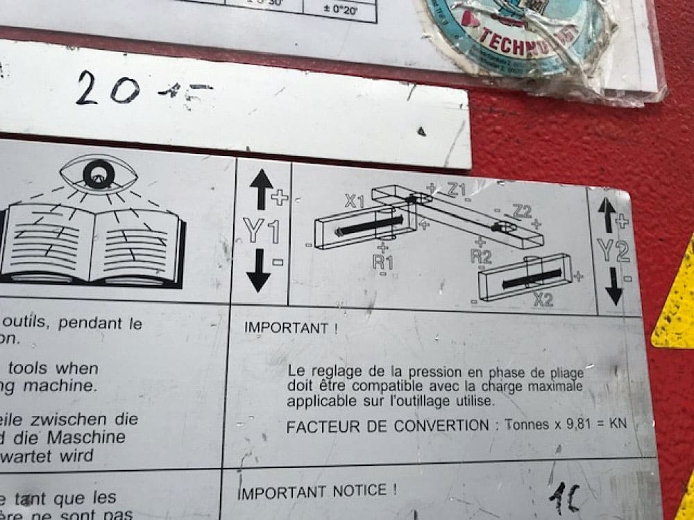 Usado Amada HFE 1303 L - Prensa hidráulica - 2004
