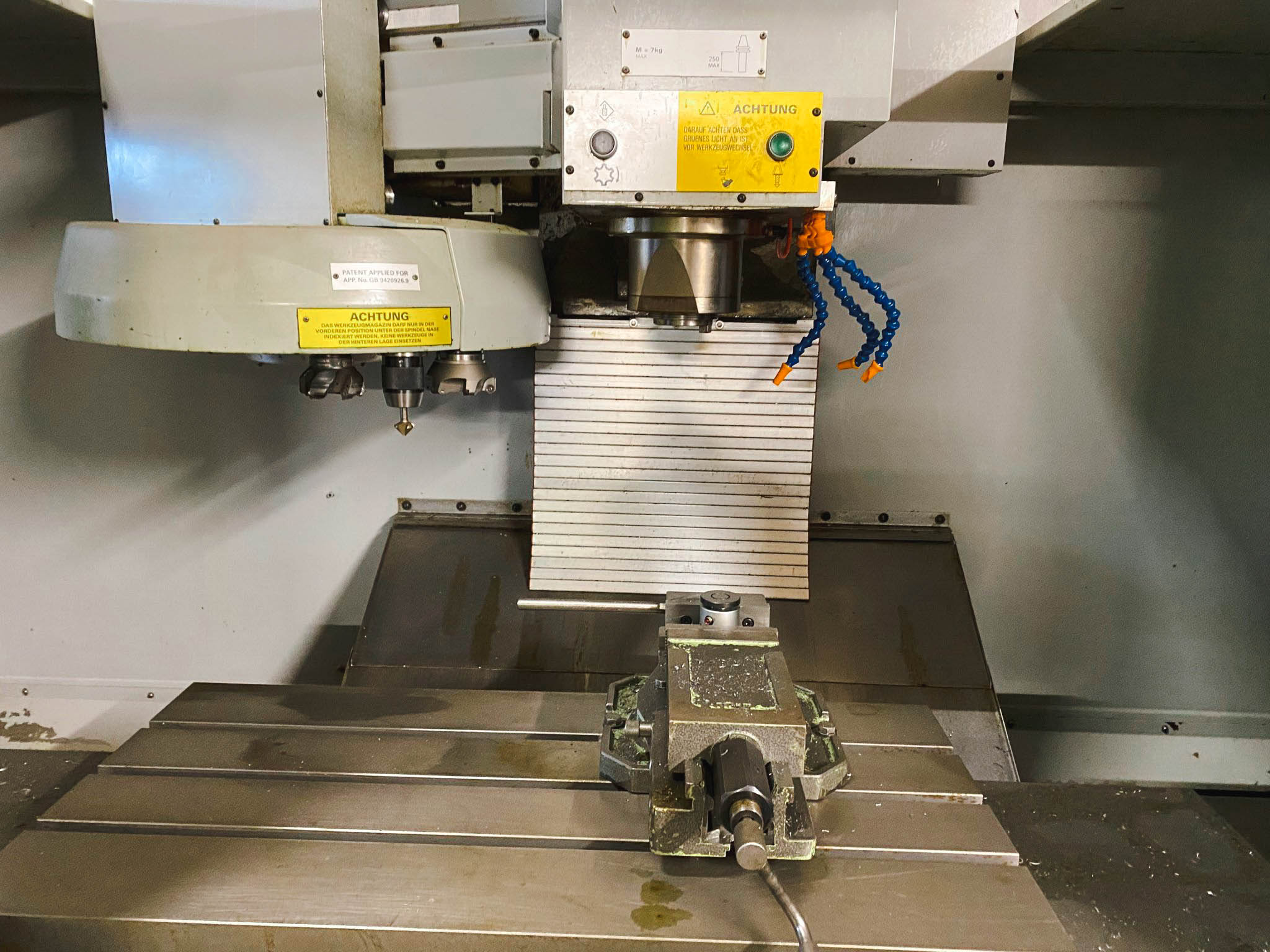 Used Bridgeport VMC 760/22 - Vertical Machining Center - 1995