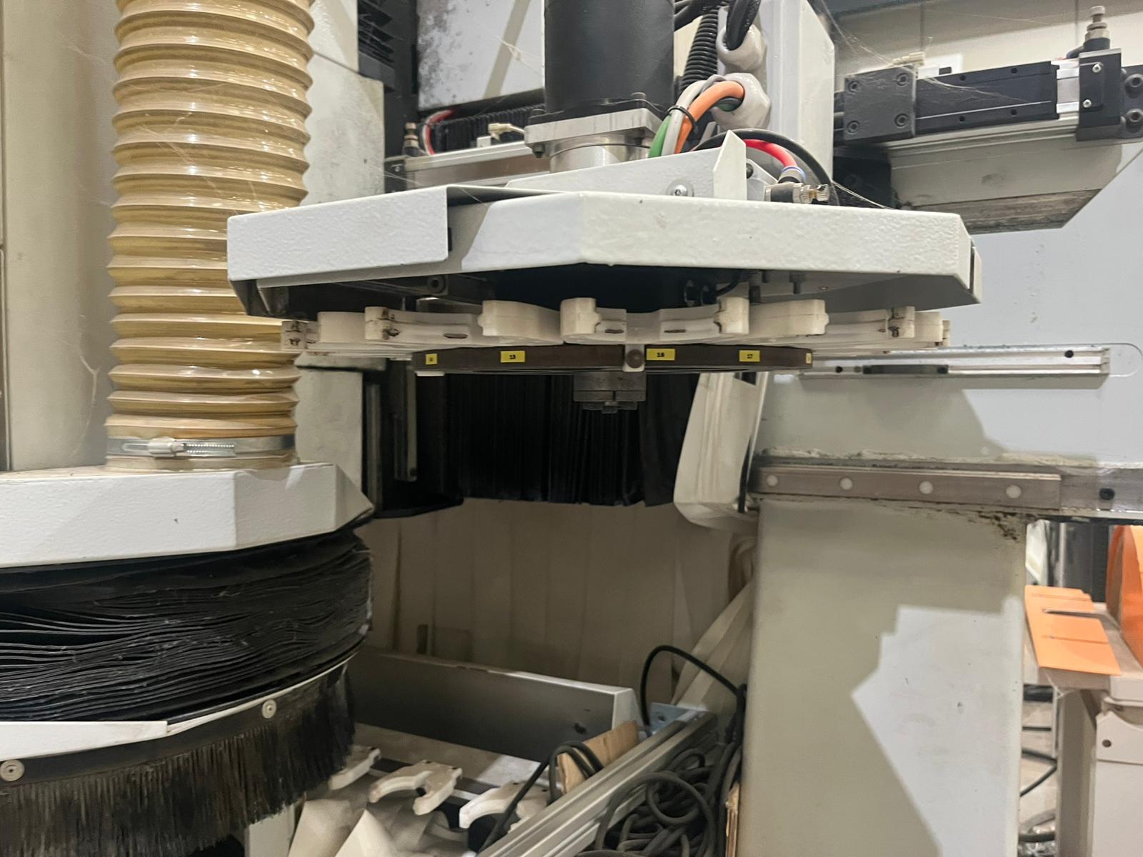 Used Cosmec Conquest 255 5A I CNC Machining Center