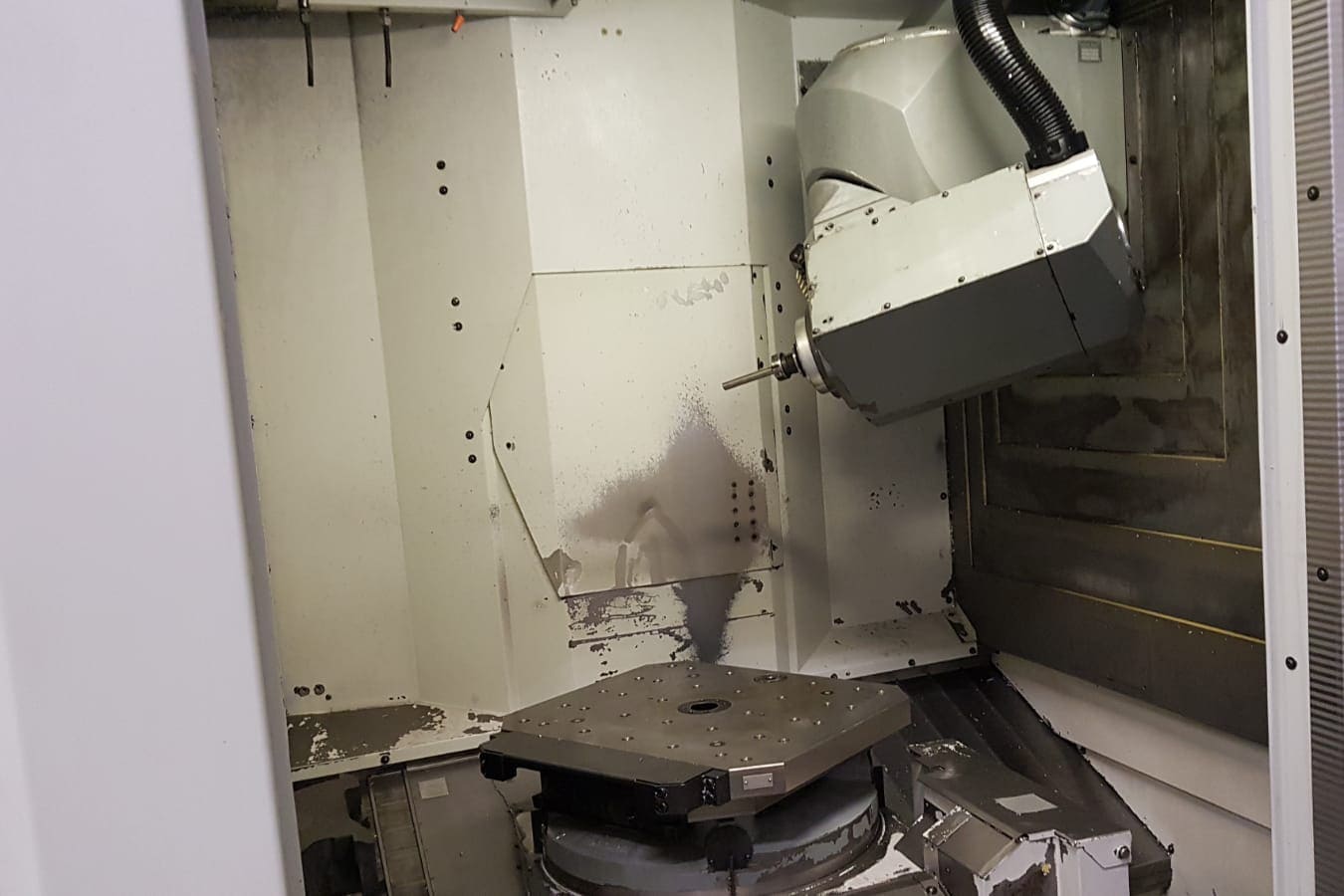 Usado 2001 DECKEL DMC 60 U HI-DYN