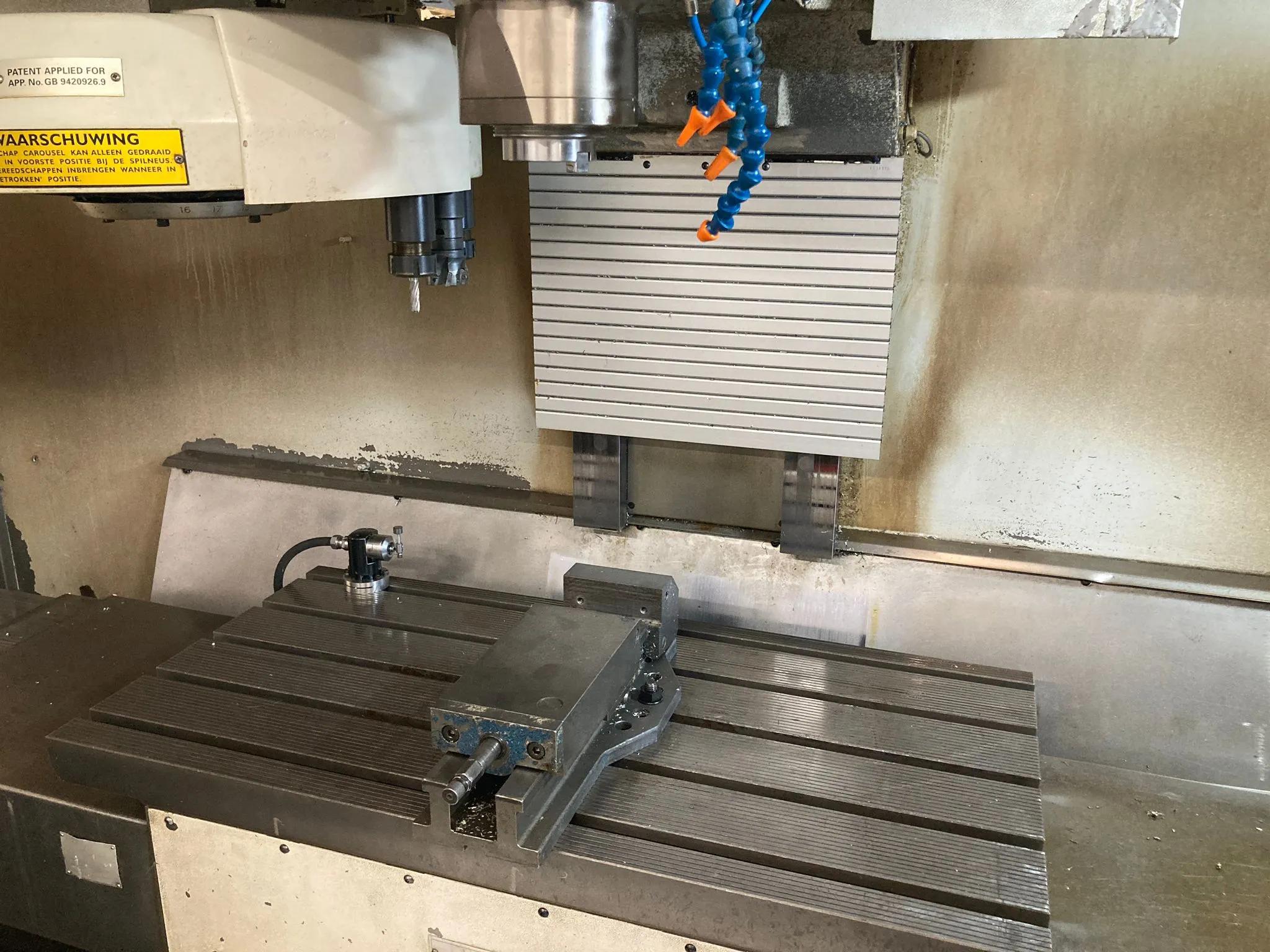 Usado Centro de Mecanizado Vertical Bridgeport VMC 800/22 I