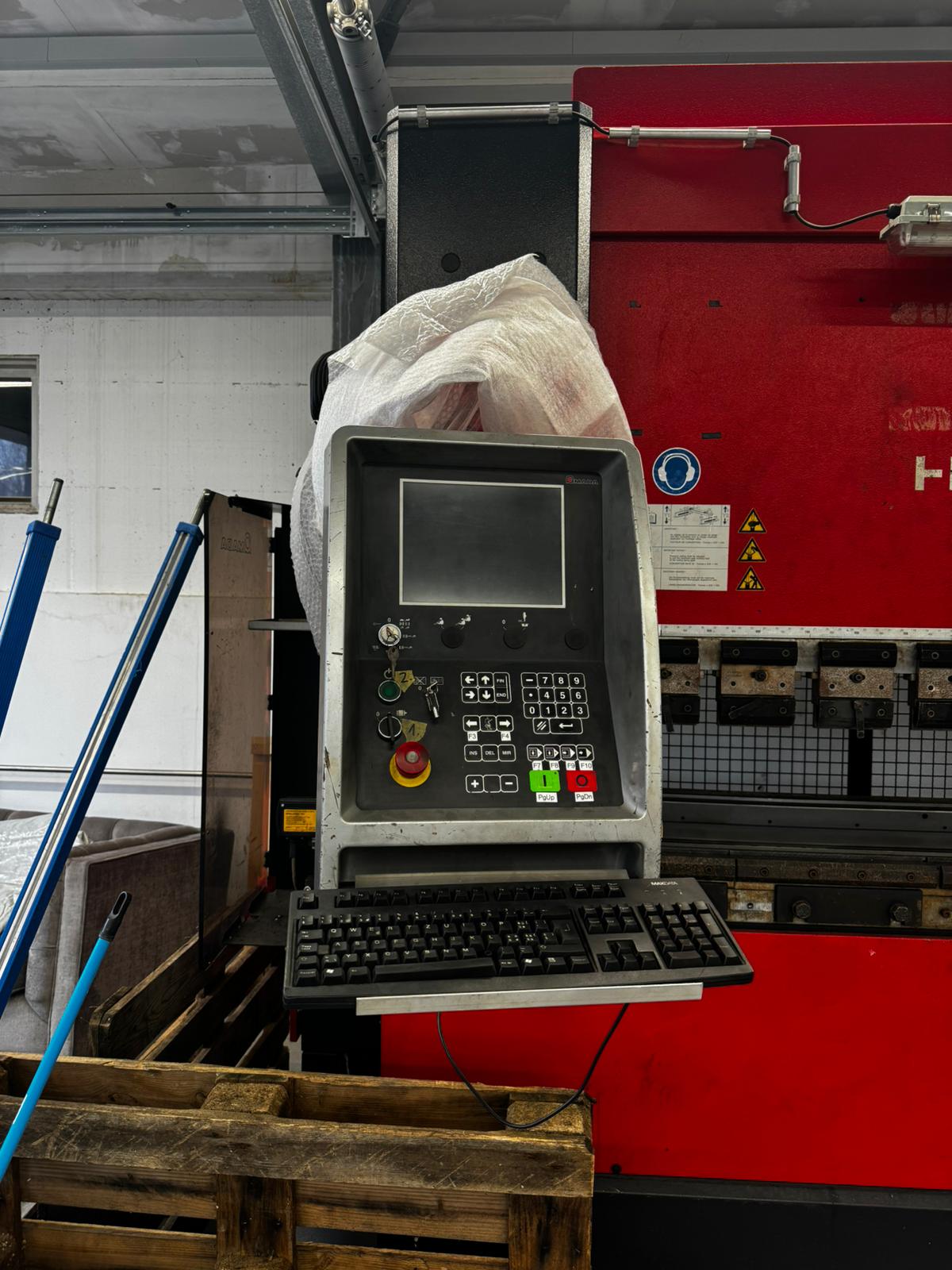 Used Amada HFE 100-3 I Press Brake I 2002