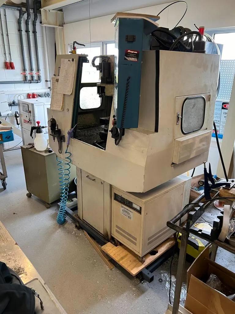 Usado Centro de Mecanizado Vertical Advance ADM 1410 I