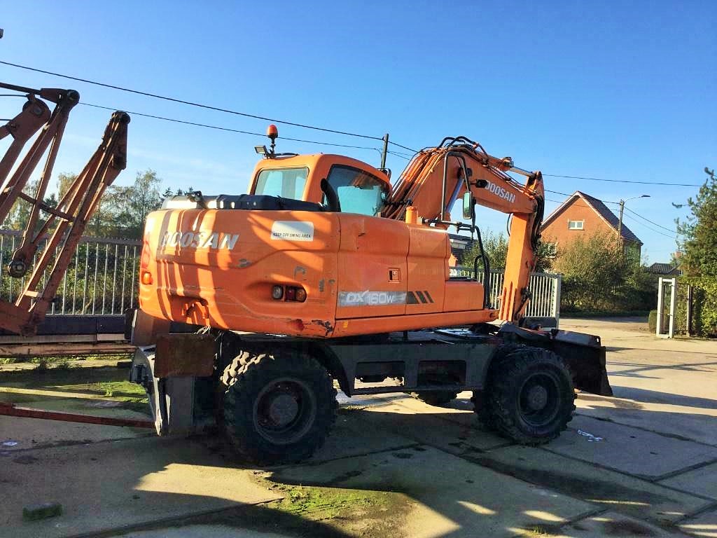 Usado 2008 DOOSAN DX 160W