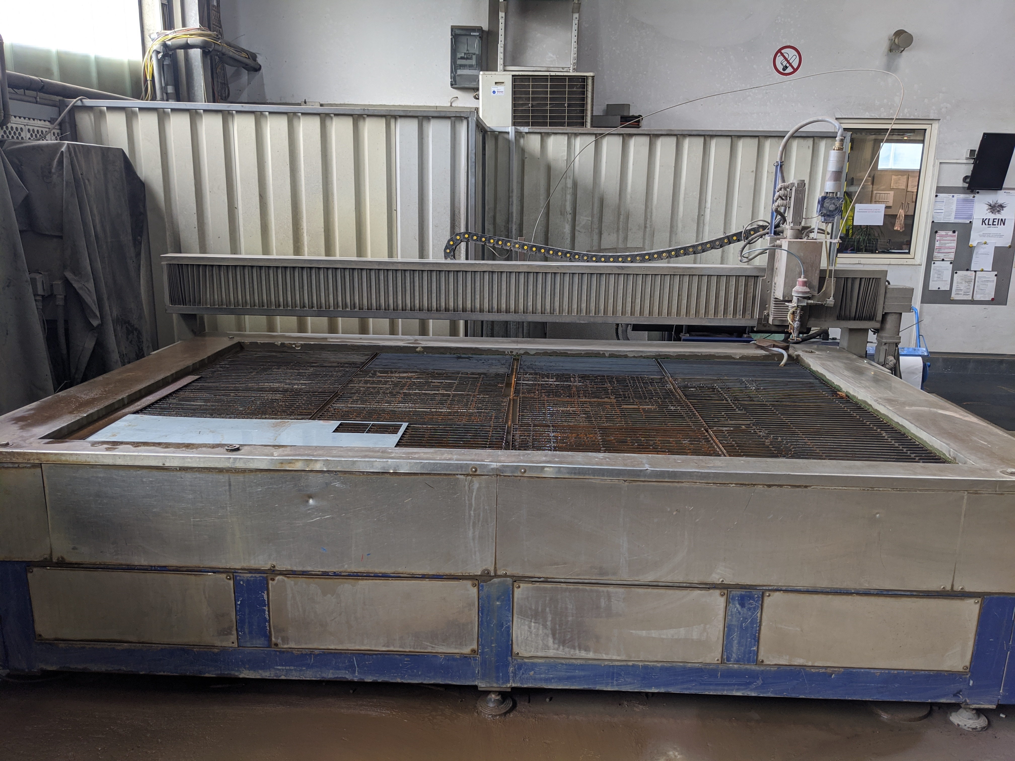 Usado CORTADORA POR CHORRO DE AGUA WF 1630 CNC