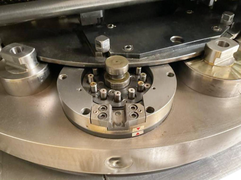 Gebruikt Murata Wiedemann Centrum 2500 - Ponsmachine - 1999