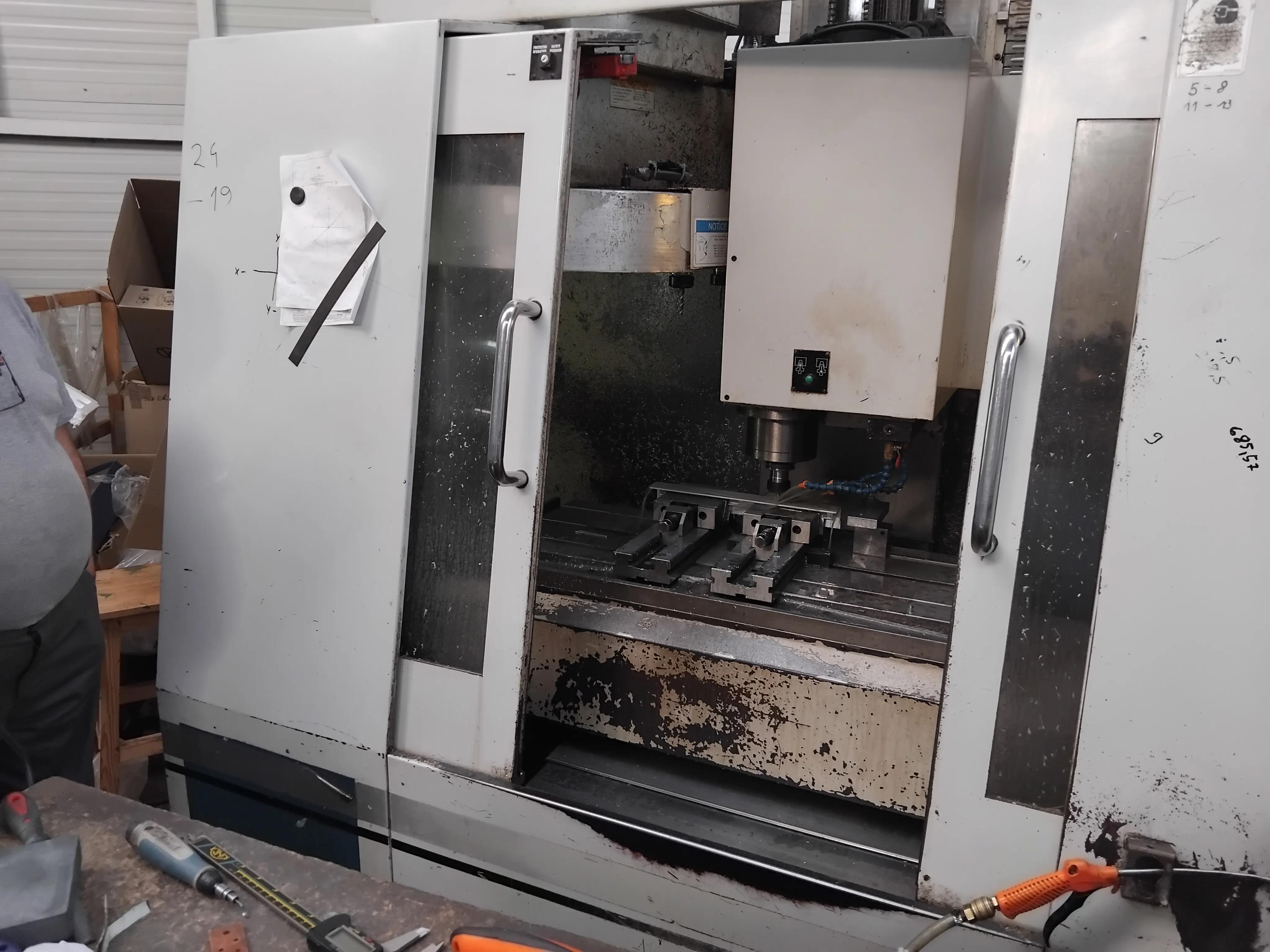 Gebruikt Hurco BMC 30 I Verticale Bewerking Centrum