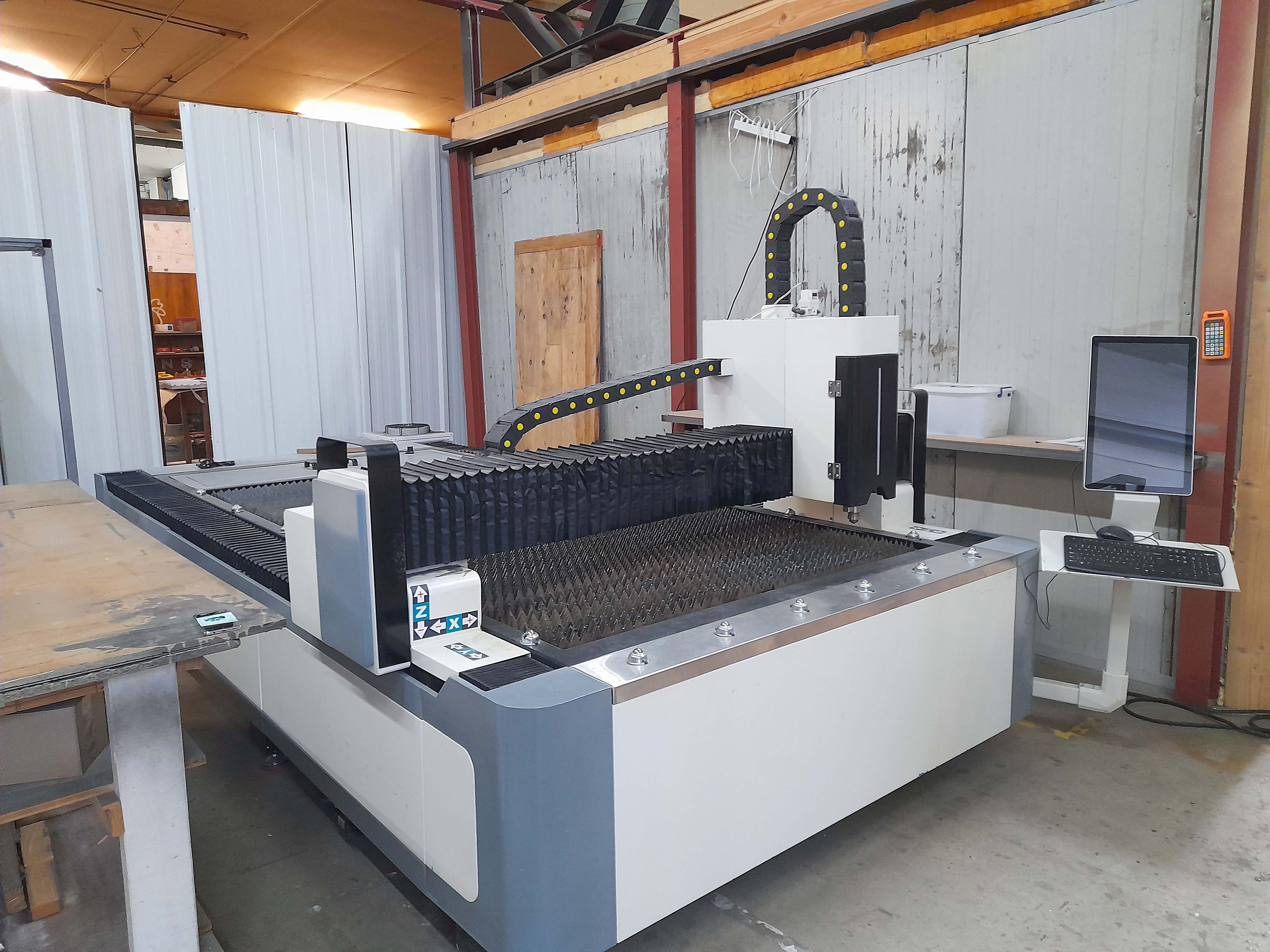 Usado IGoldenCNC iGR-F3015 - Corte por láser - 2021