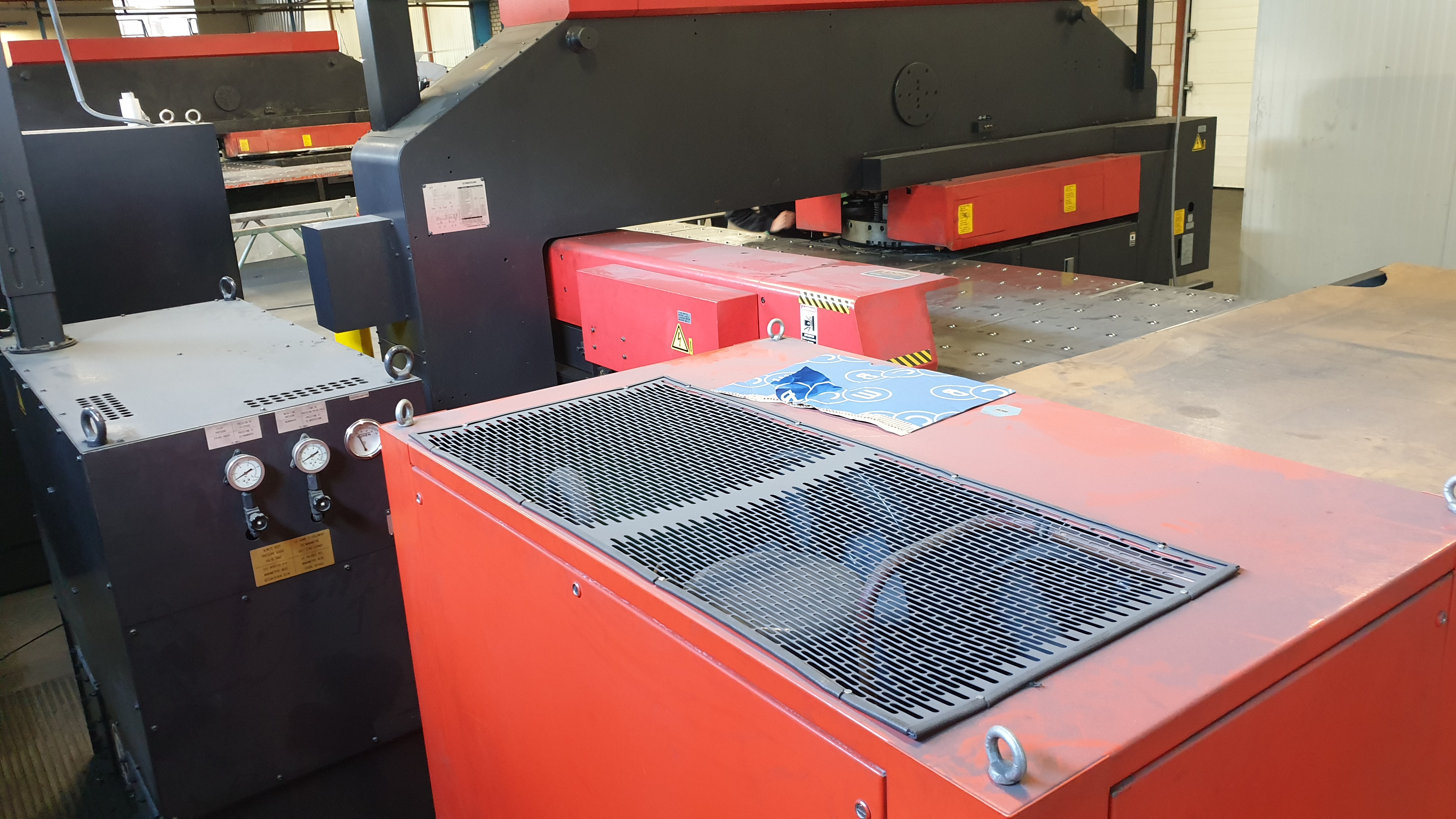 Used Amada Vipros 358 Queen I Punching Machine I 1997