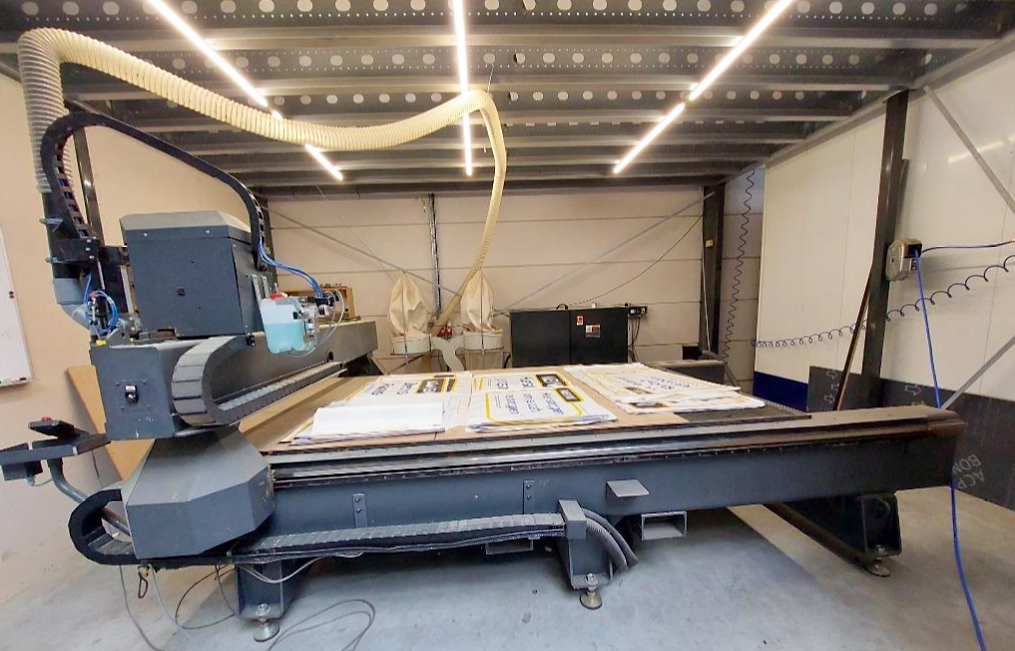 Usado Multicam 5-304-H - Router CNC - 2012