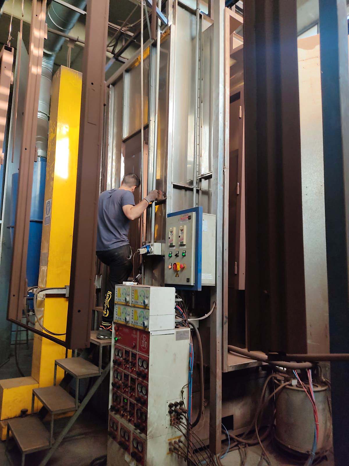 Gebruikt OCI - Poedercoatingfabriek - 2005