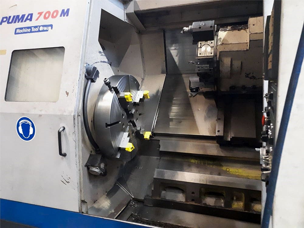 Usado Doosan Puma 700 - Torno CNC - 2002