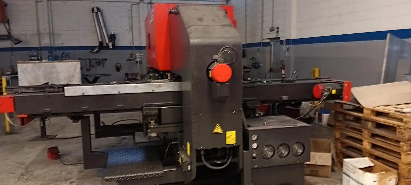 Gebruikt Amada Pega 357 I Perforatiemachine