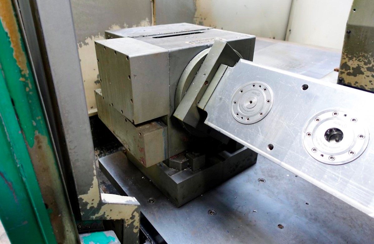 Used Unisign UV4000 - Vertical Machining Center - 2007