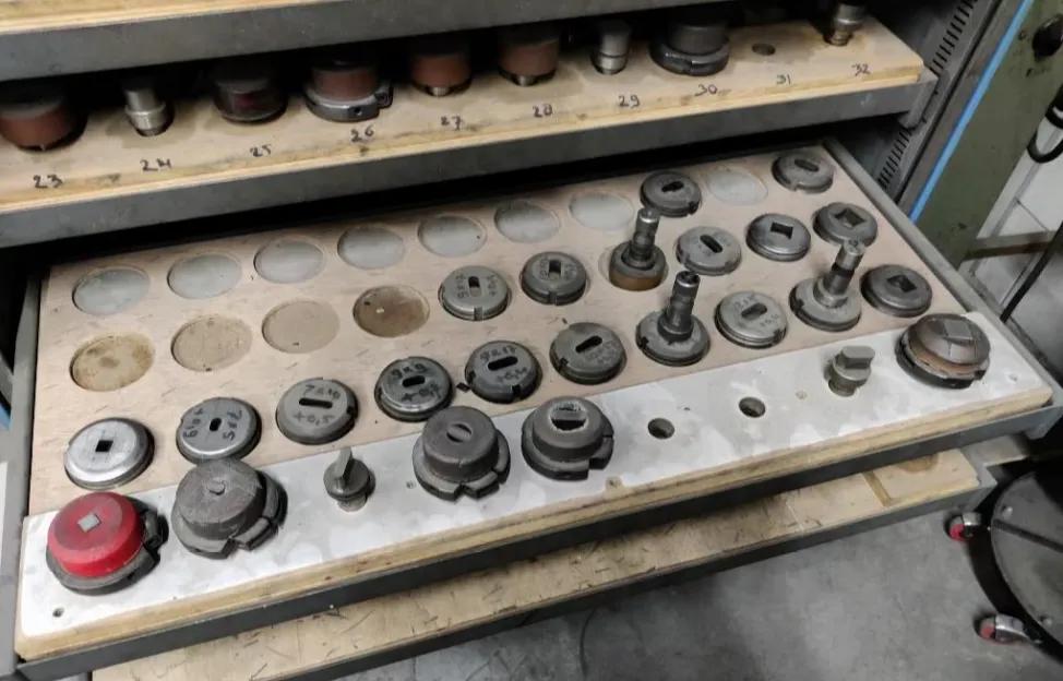 Gebruikt Euromac CX 750/30 I Perforatiemachine