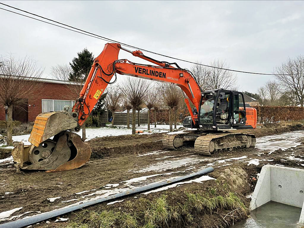 Gebruikt HITACHI ZAXIS 180 LCN 5 - 2014