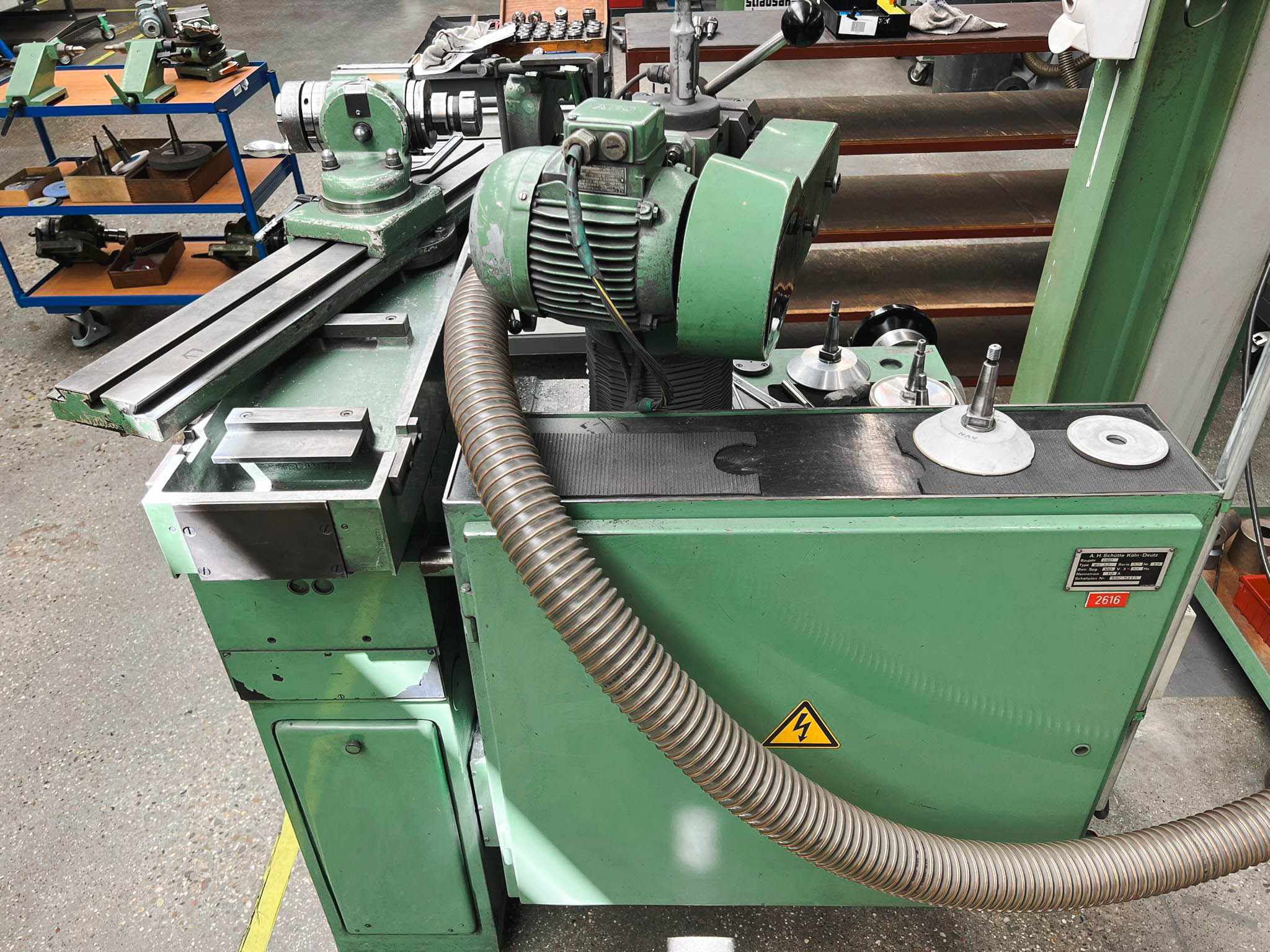 Used Schutte WU32 - Grinding - 1982