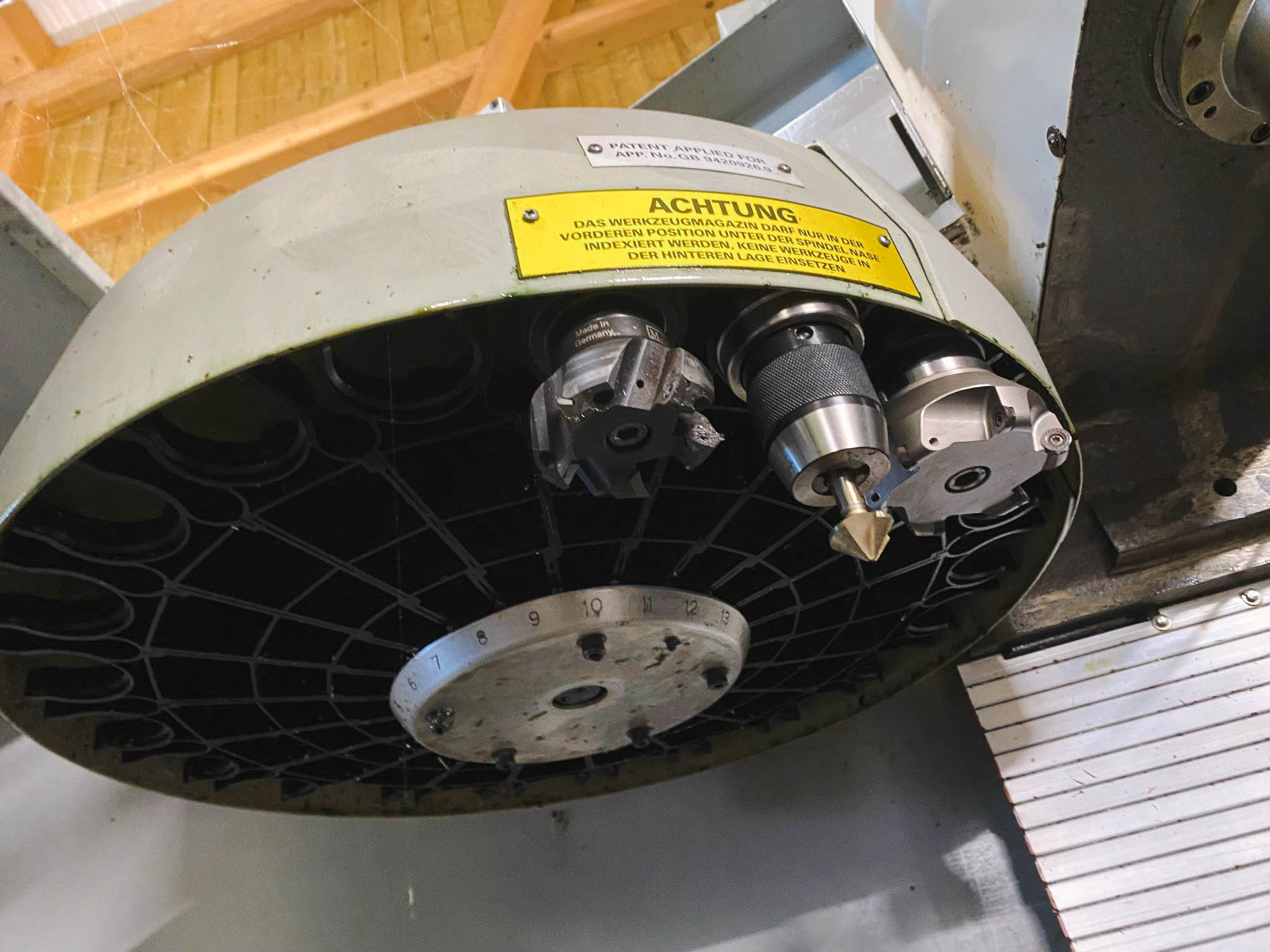 Used Bridgeport VMC 760/22 - Vertical Machining Center - 1995