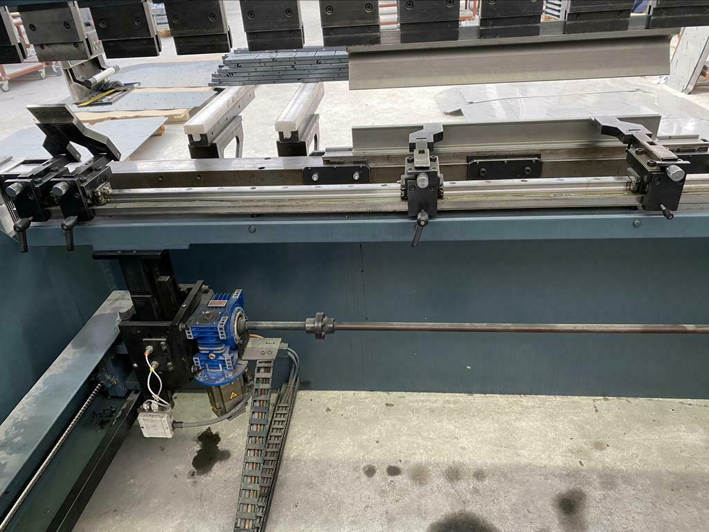 Gebruikt DURMA AD-S 30100