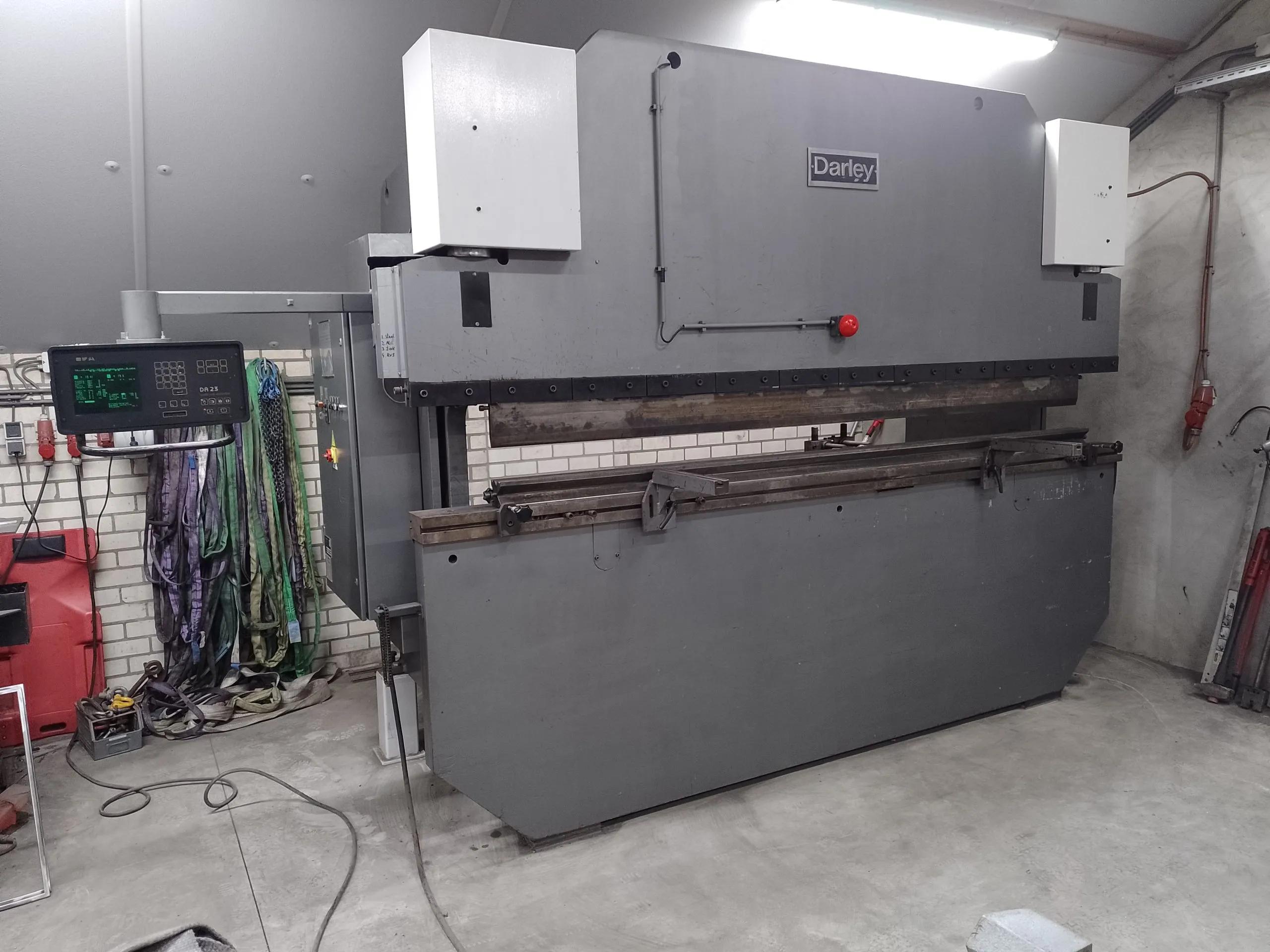 Usado Prensa plegadora Darley EEHP 110 36/31 I 1991