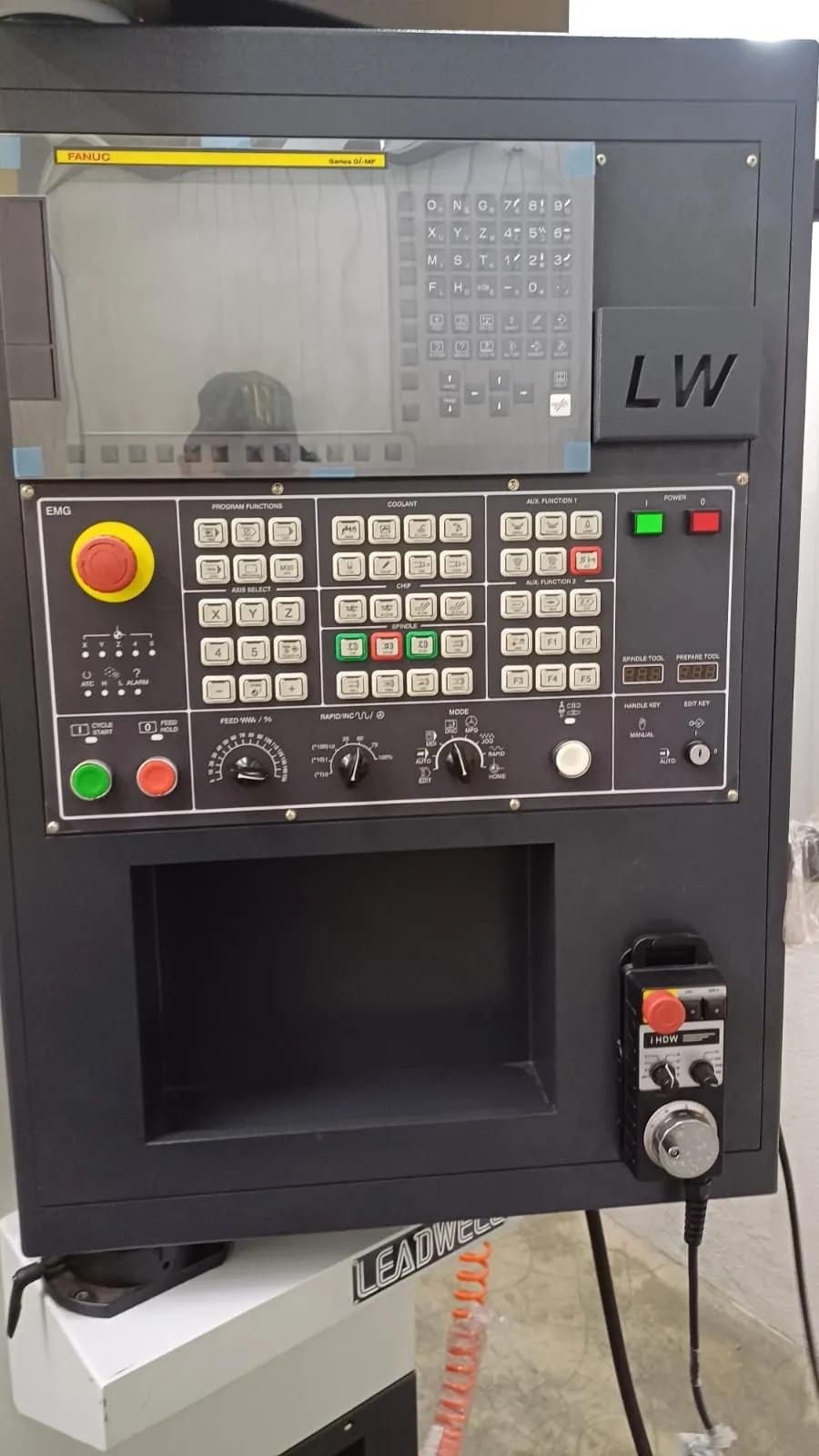 Gebruikt Leadwell V-32IF I Verticaal bewerkingscentrum