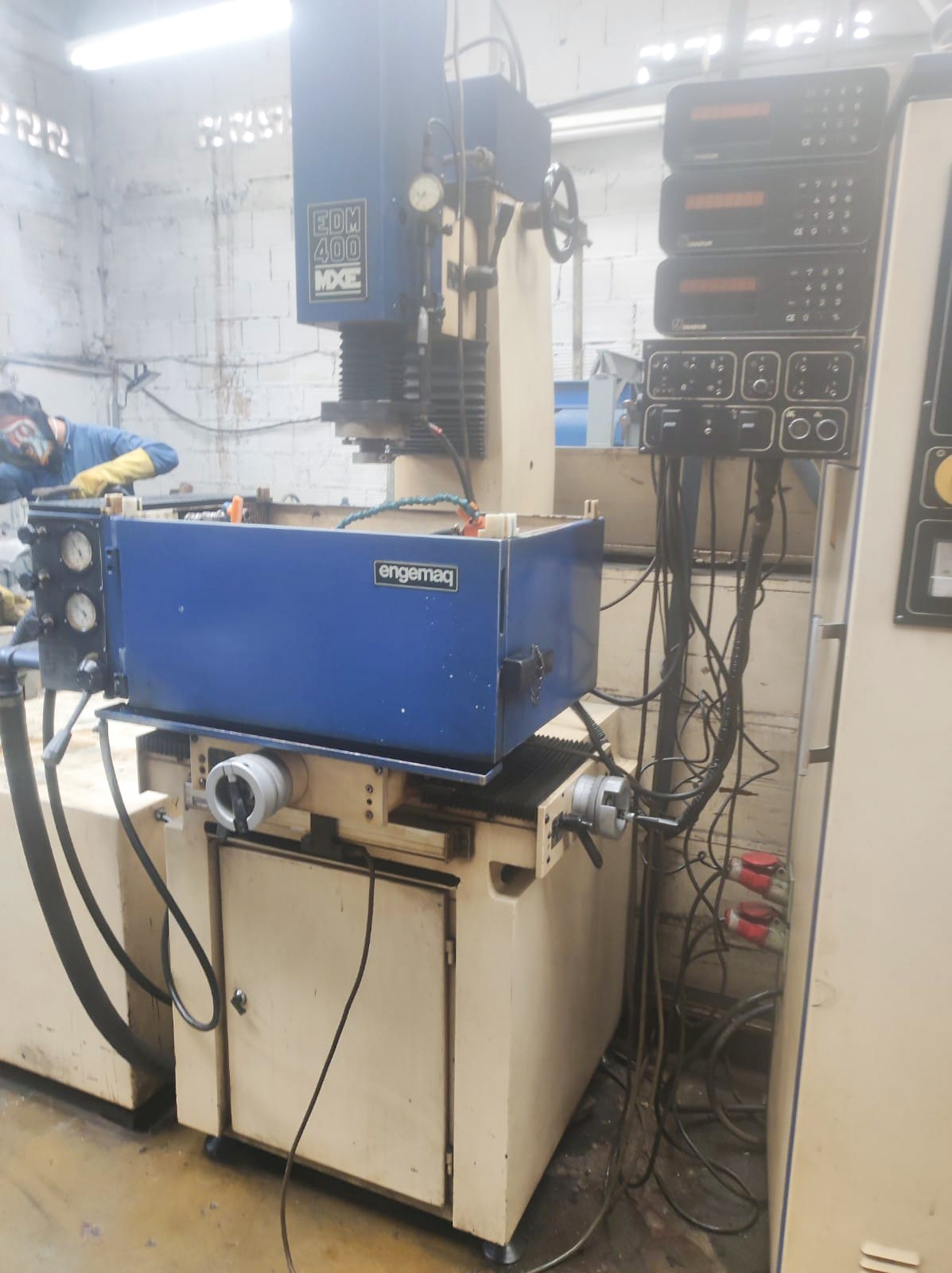 Used Engemaq MXE EDM 400 I EDM Machine I 1991