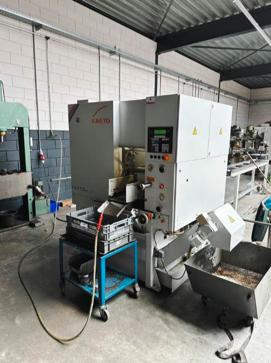 Usado Kasto SSB A 2 - Sierra de Banda Vertical - 2000