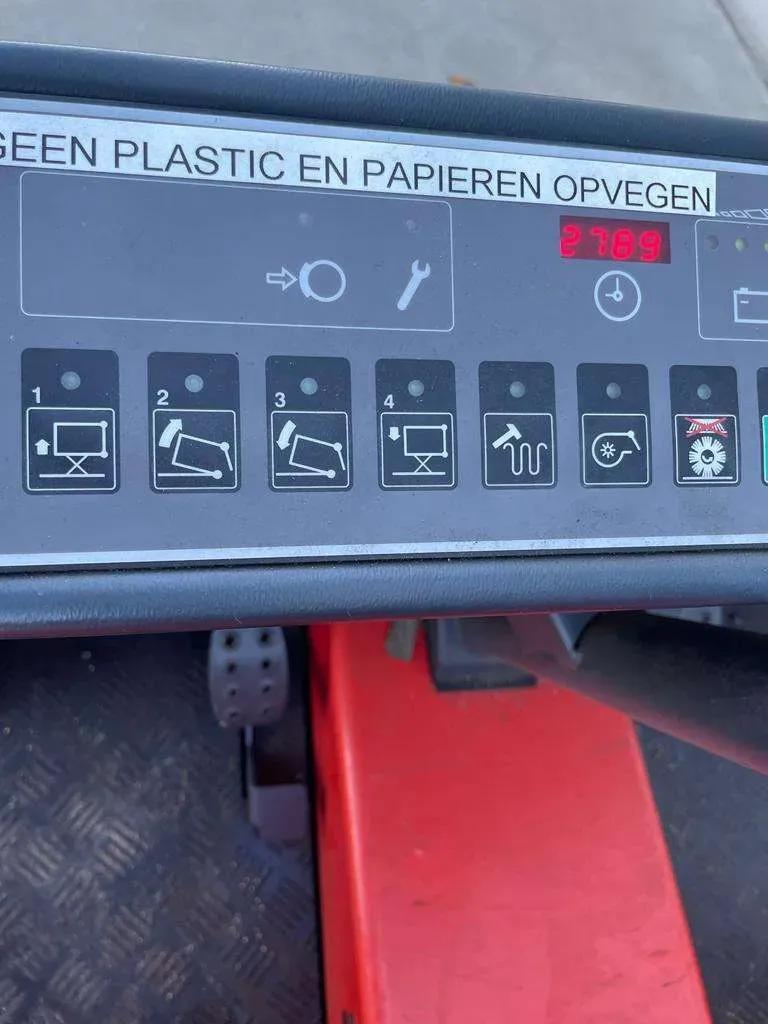 Gebruikt HAKO Jonas 1450 E I Straatveger