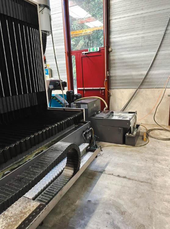 Used Matec 30L - Vertical Machining Center - 2000