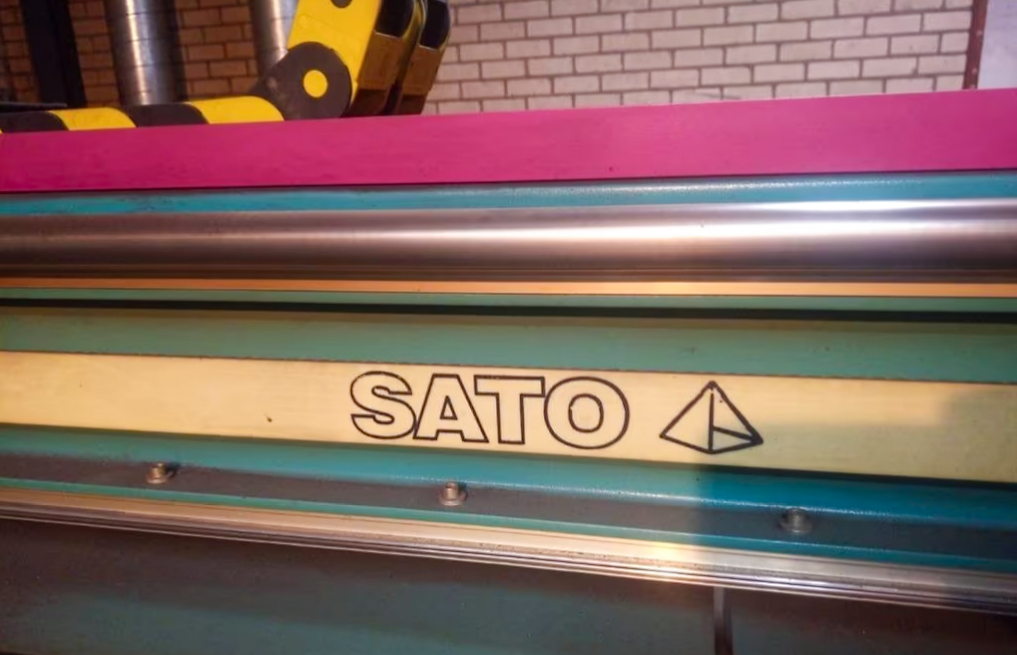Usado Sato Satronik C 2500 - Corte por Plasma - 2000