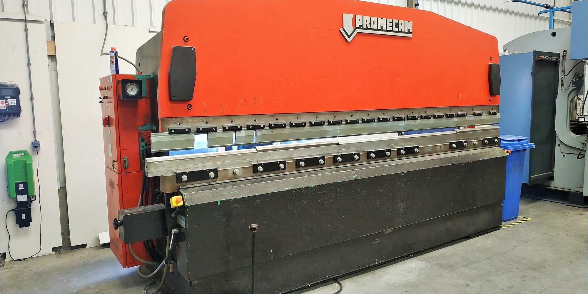 Usado PROMECAM-AMADA RG-104