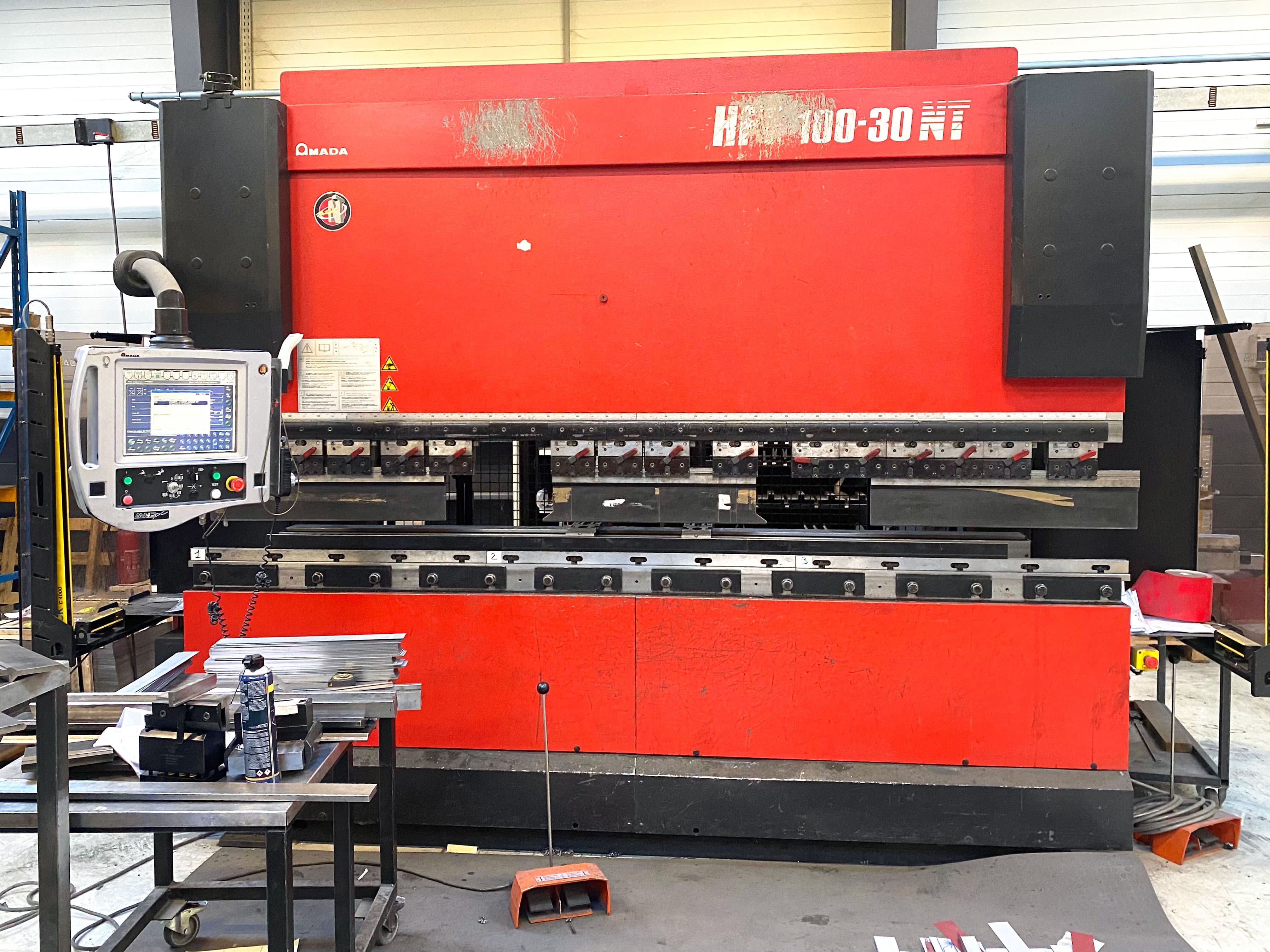 Usado Amada HFP 100-30 NT - Prensa Doblez - 2007