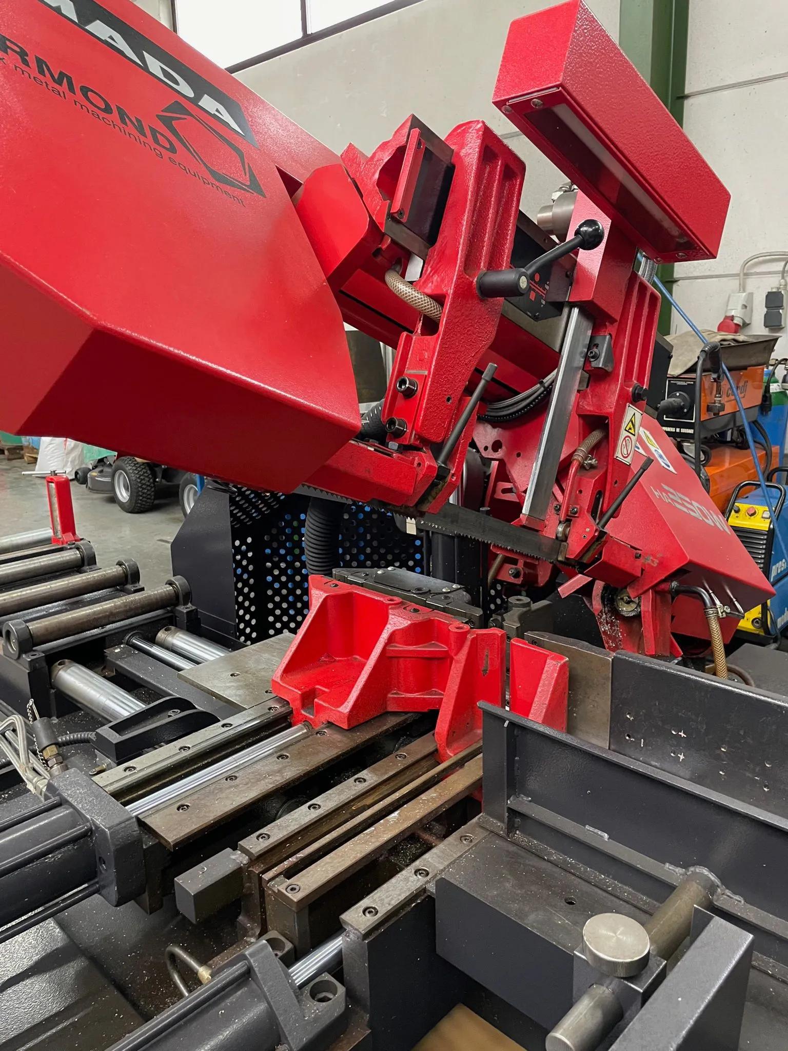 Gebruikt Amada HA250W I Lintzaag I 2011