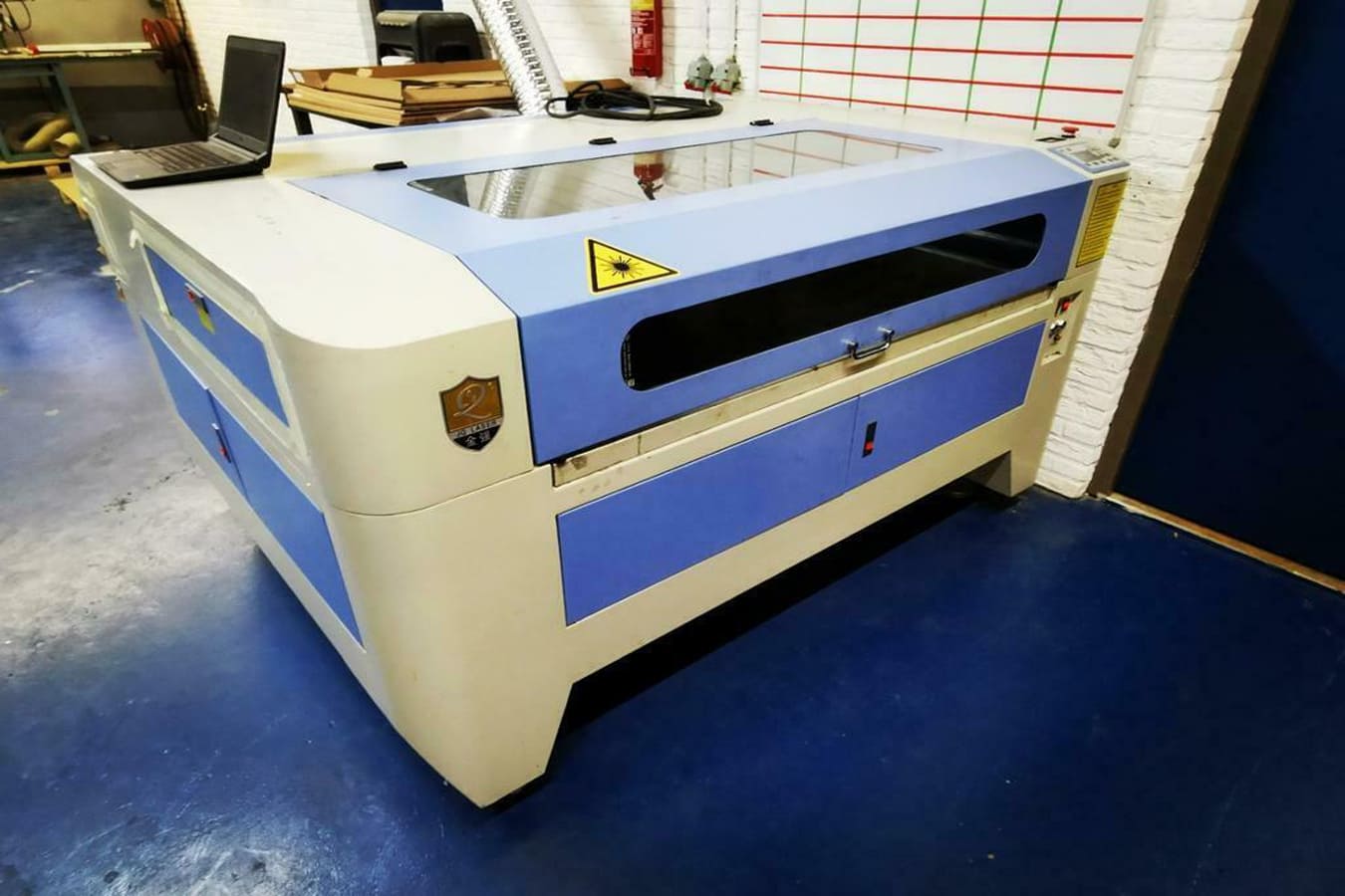 Gebruikt CNC LASER SNIJMACHINE