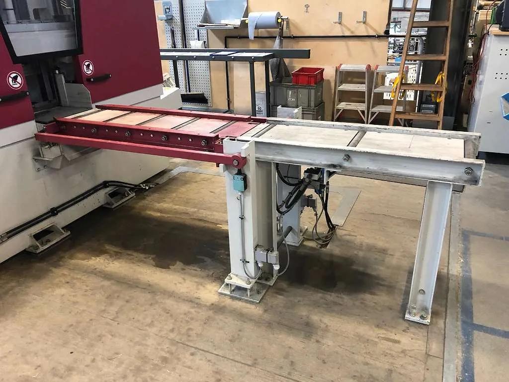 Usado Sierra de cinta Behringer HBE 261 A I