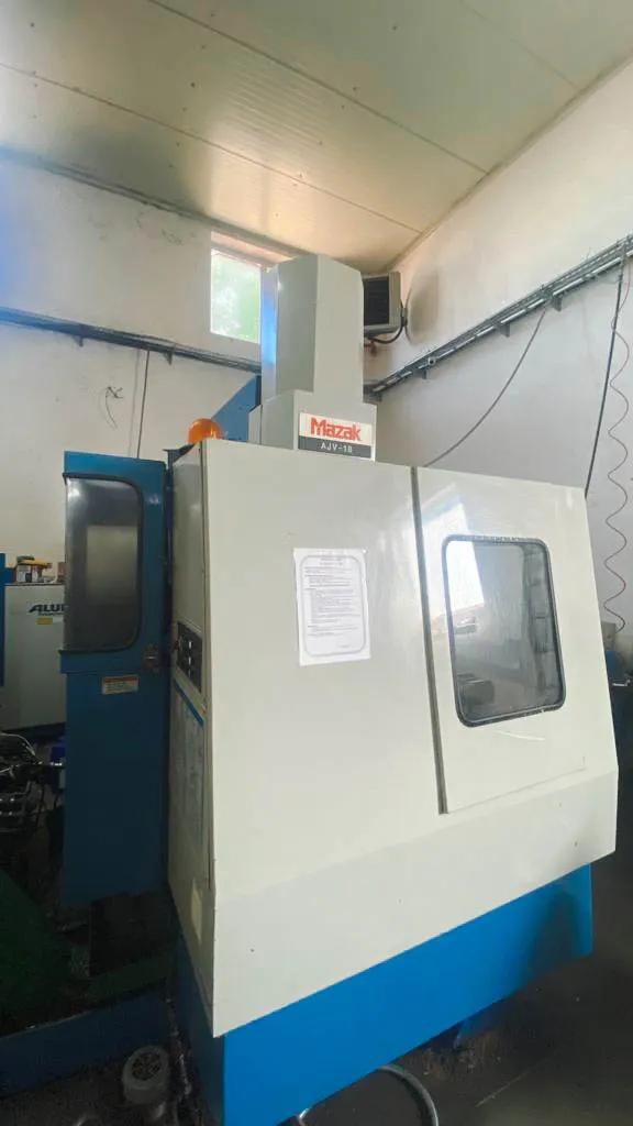 Gebruikt Mazak AJV-18 I Verticale Bewerking Centrum