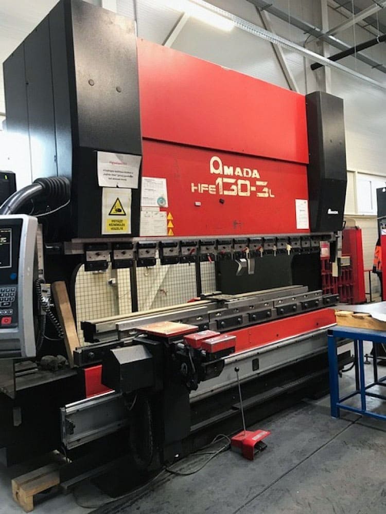 Usado Amada HFE 1303 L - Prensa hidráulica - 2004