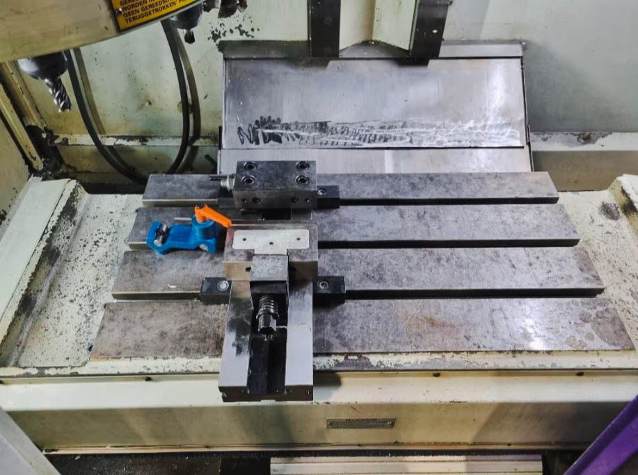 Used Bridgeport VMC 600 - Vertical Machining Center - 2000