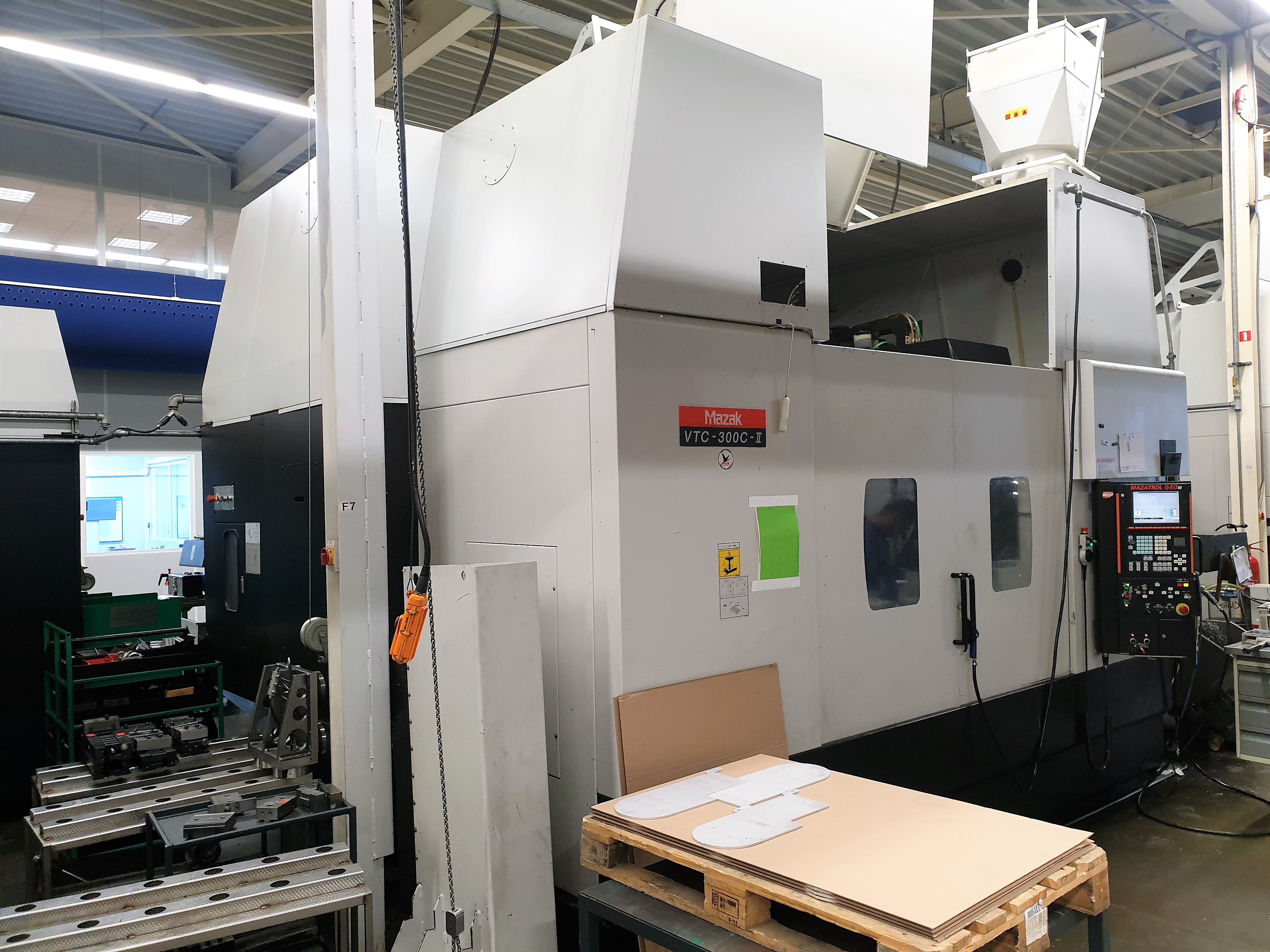 Usado Centro de Mecanizado Vertical MAZAK VTC - 300C - II - 2005