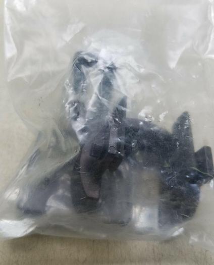 New Banner Engineering EZLSA-MBK-12 Center Mounting Bracket