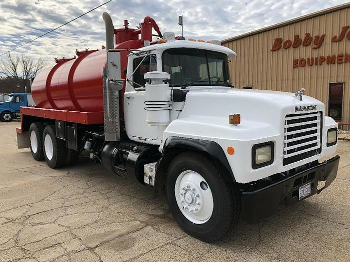 Used 2001 Mack RD688S