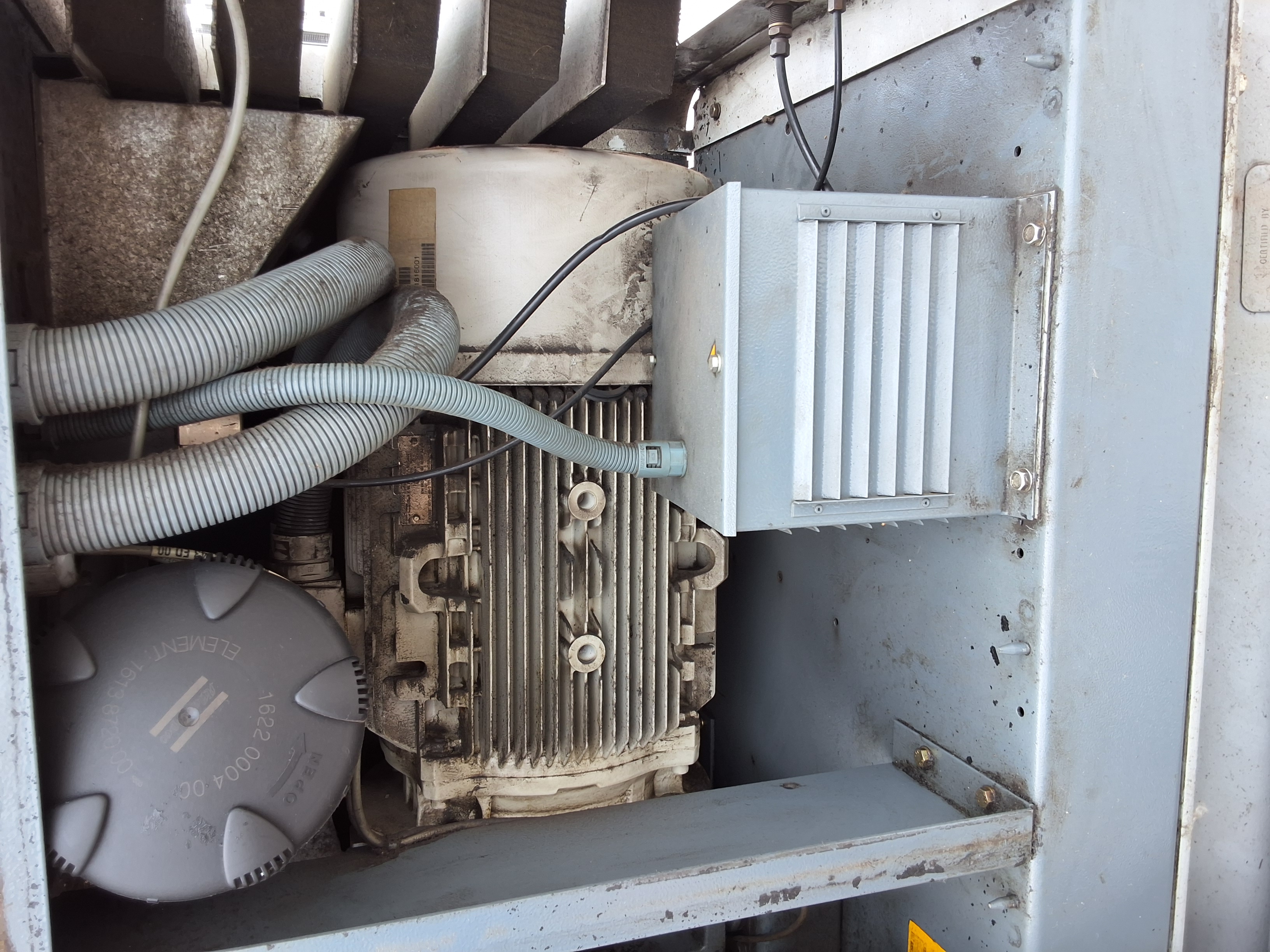 Used ATLAS COPCO GA30C FF WORKPLACE AIR SYSTEM 40HP (30kW) INDUSTRIAL ROTARY SCREW AIR COMPRESSOR WITH BUILT-IN REFRIGERANT AIR DRYER
