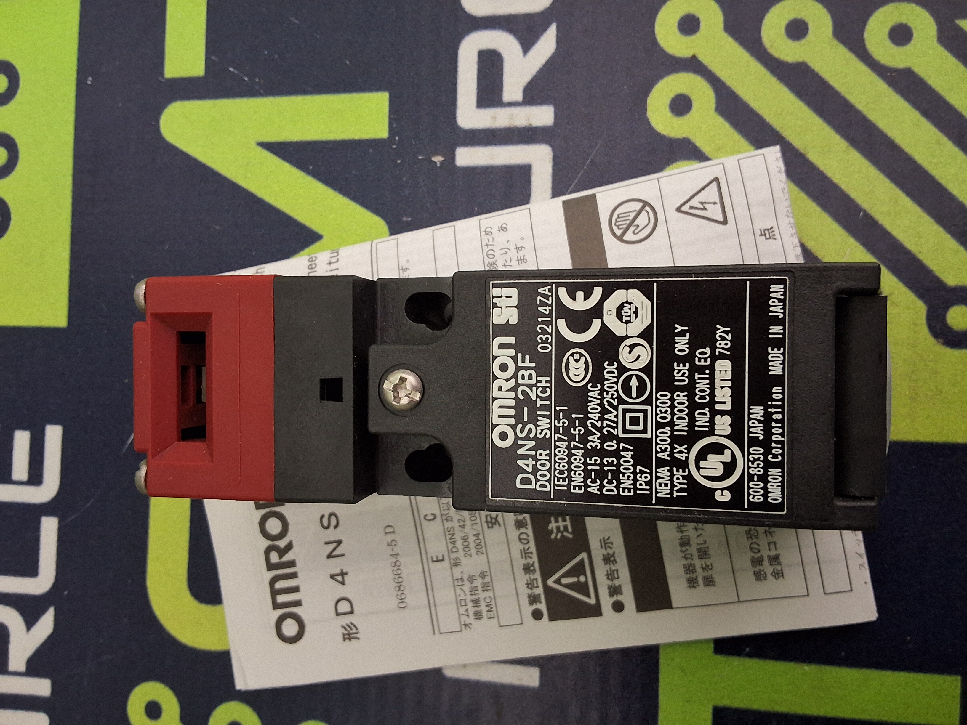 OMRON D4NS-2BF SAFETY DOOR SWITCH - BRAND NEW