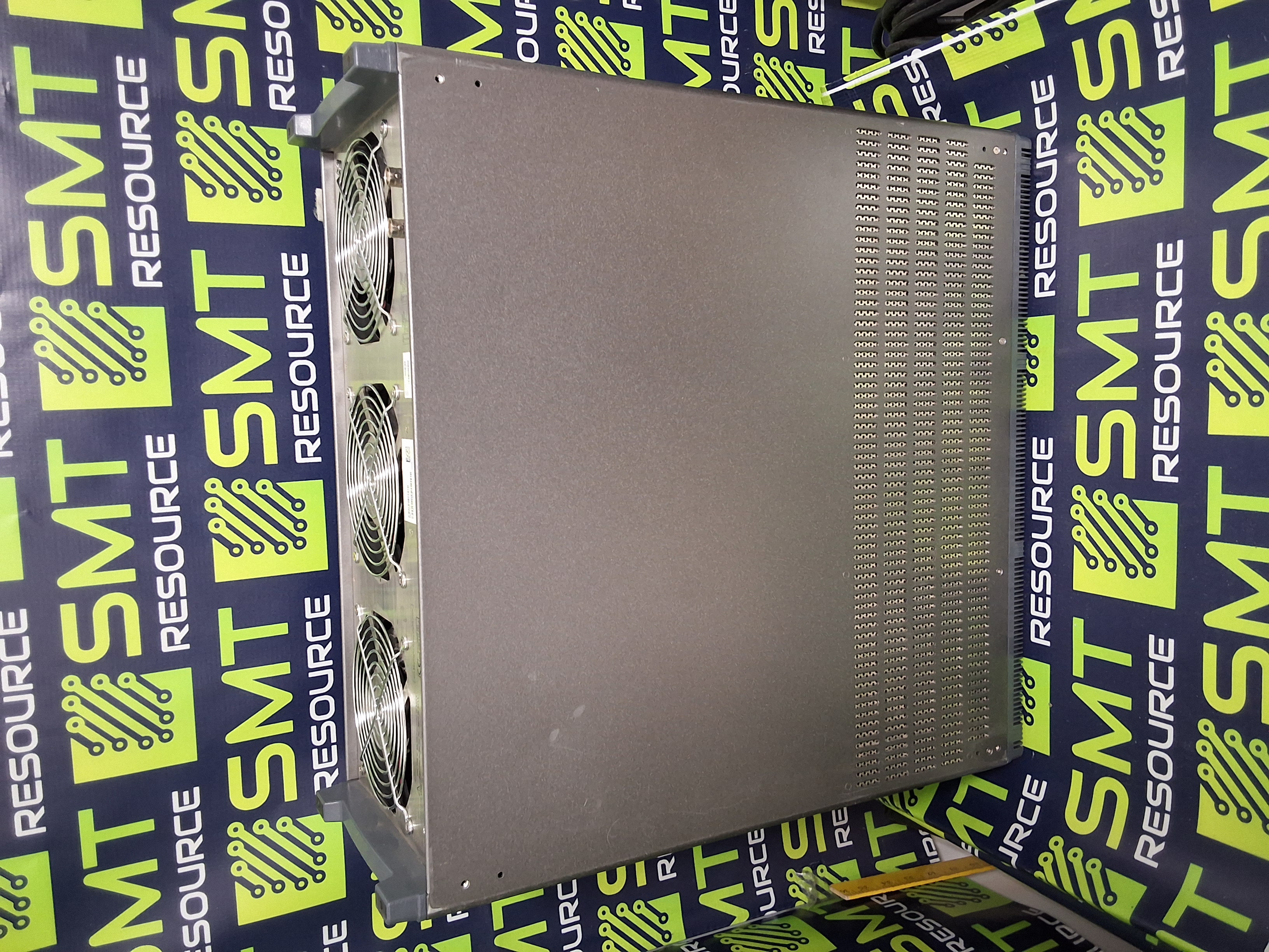 Used KEYSIGHT PXIe CHASSIS M9018B ADVANCED SWITCH FABRIC 18-SLOT 220/240V 1300W