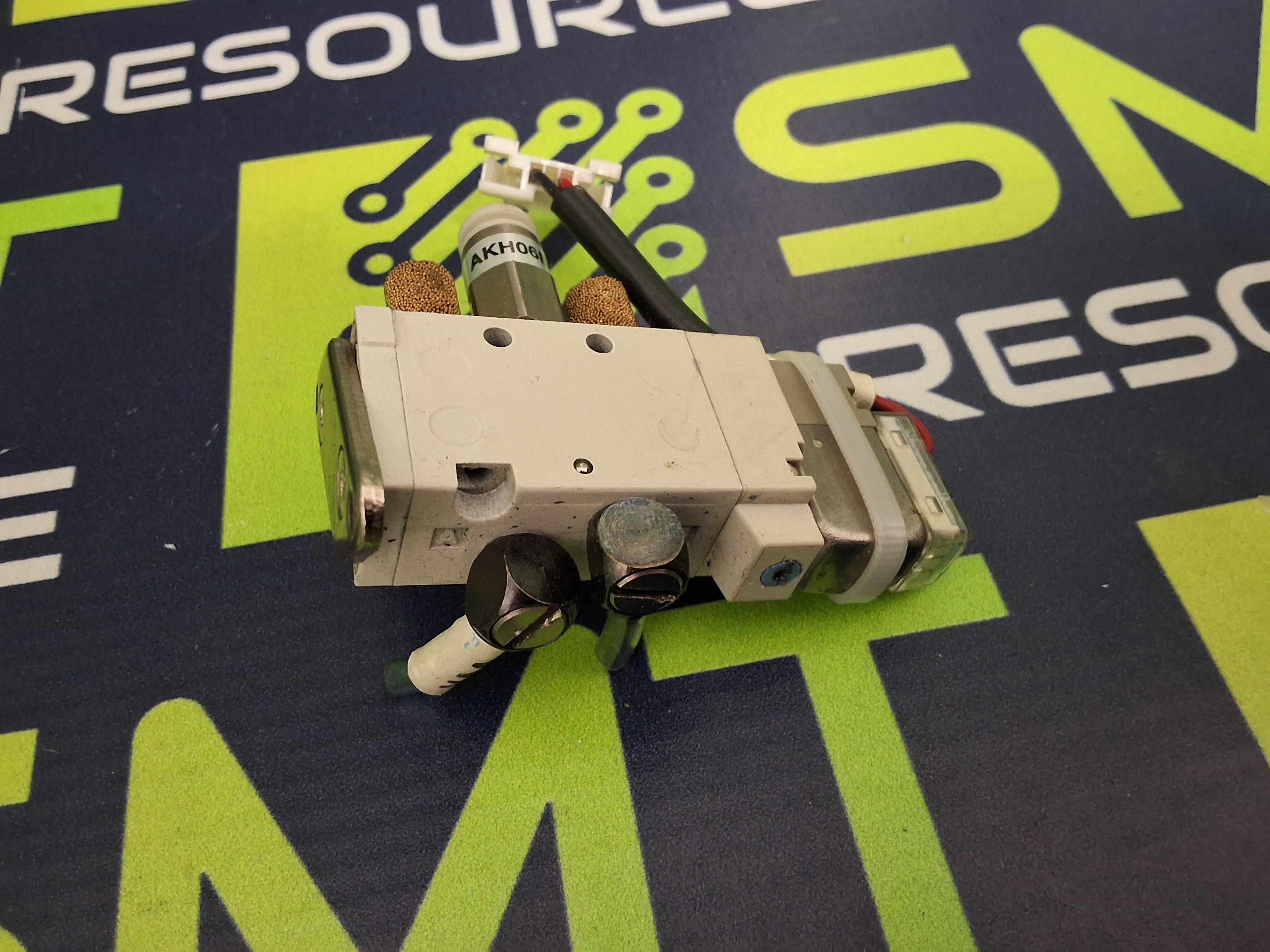 Used SMC SYJ5120-5H-M5-F PNEUMATIC SOLENOID VALVE