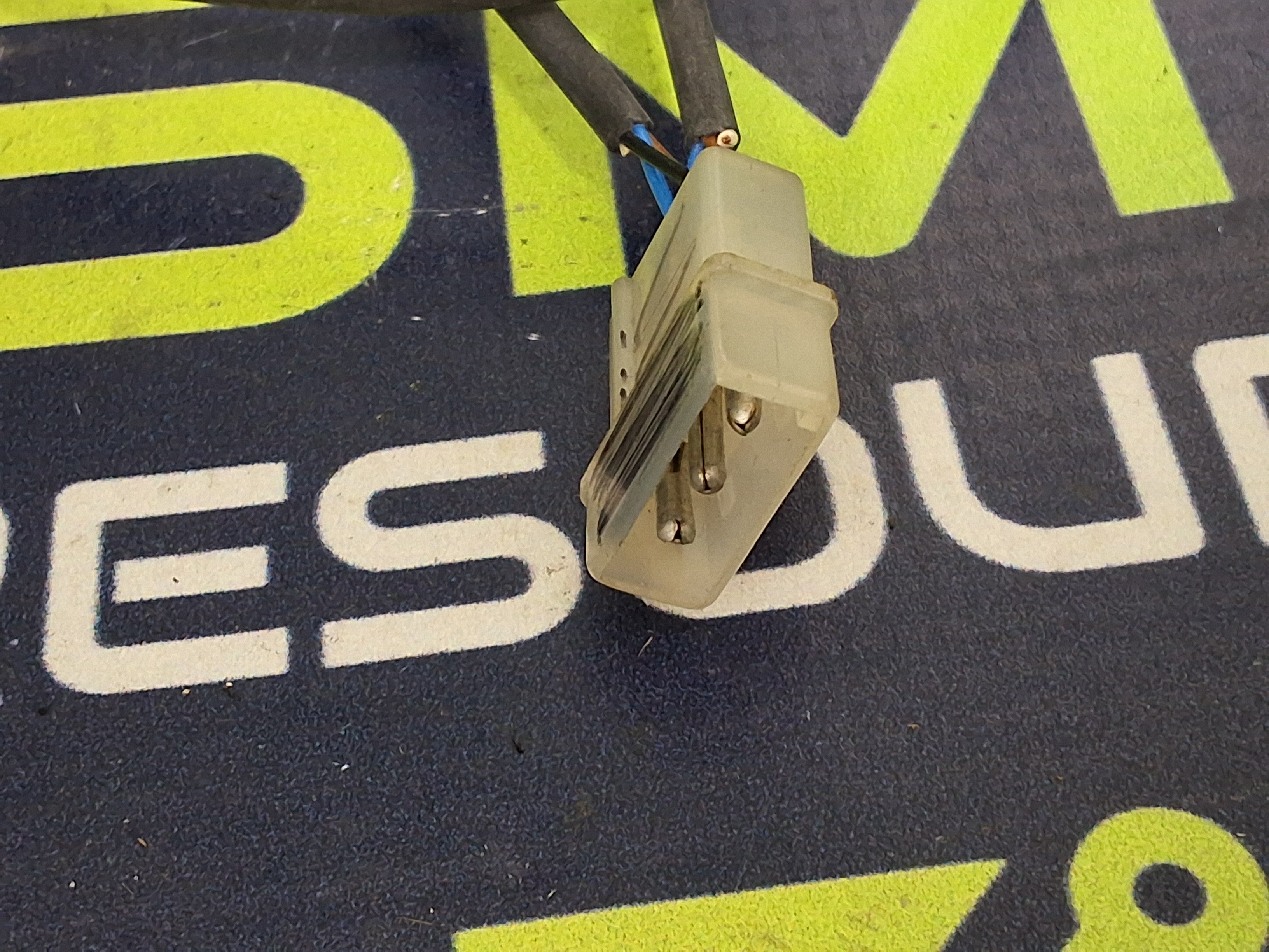 Used PEPPERL & FUCHS ML71-8-200/25/103/115 PHOTOELECTRIC SENSOR 127481 / ML71820025103115